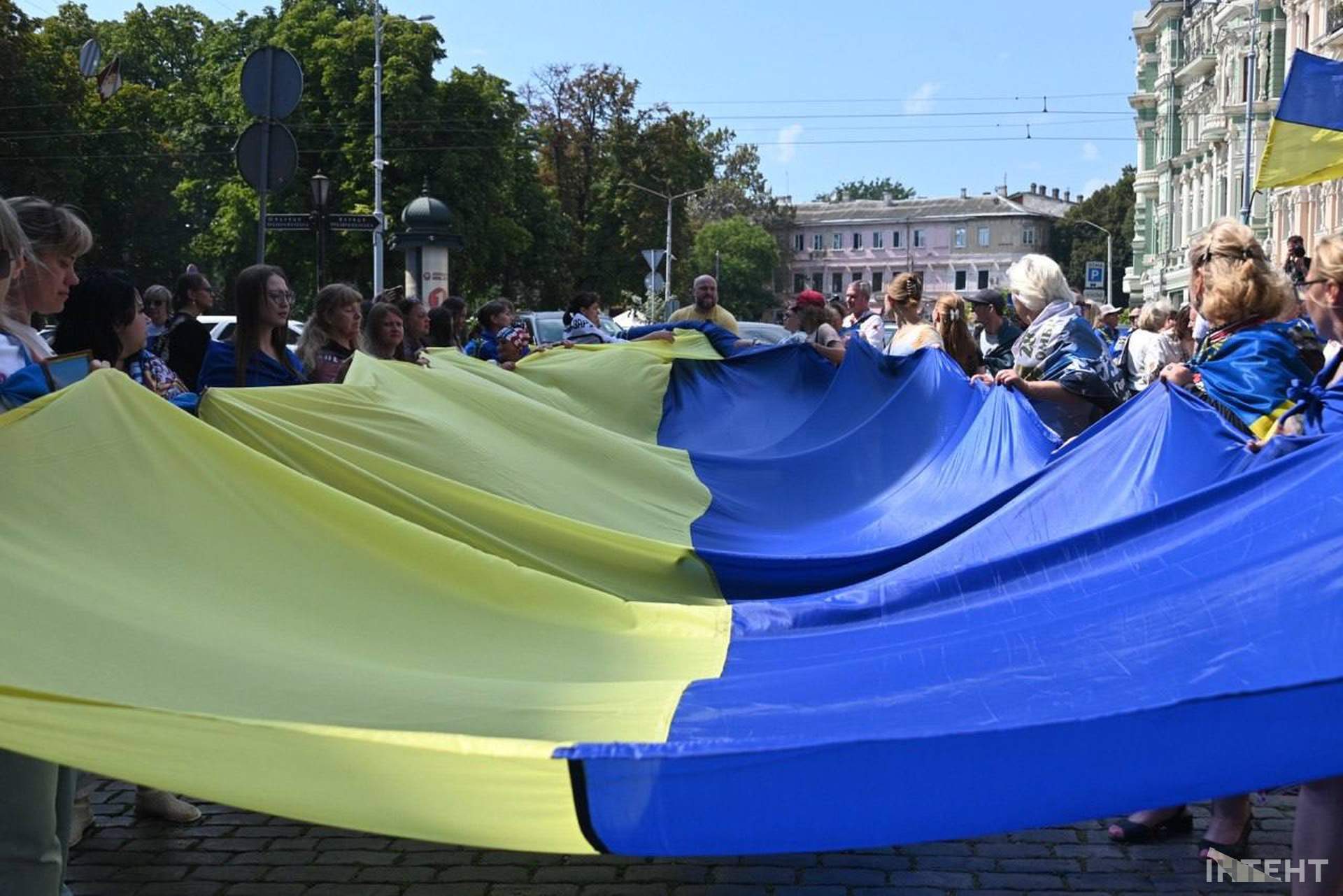 В Одесі пронесли 100-метрові прапори на підтримку полонених та зниклих