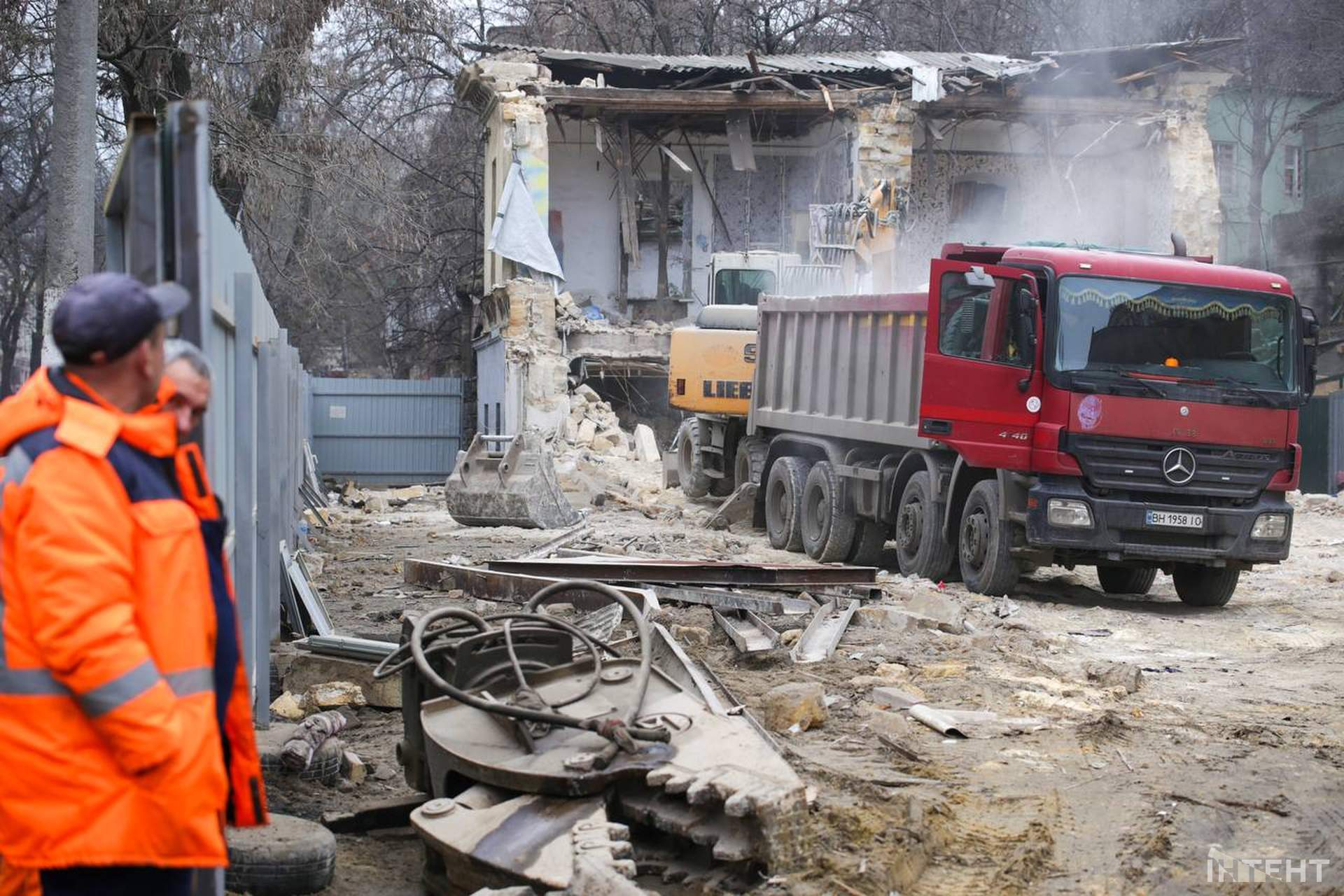 В Одесі знесли будинок, постраждалий від ракетного удару росіян