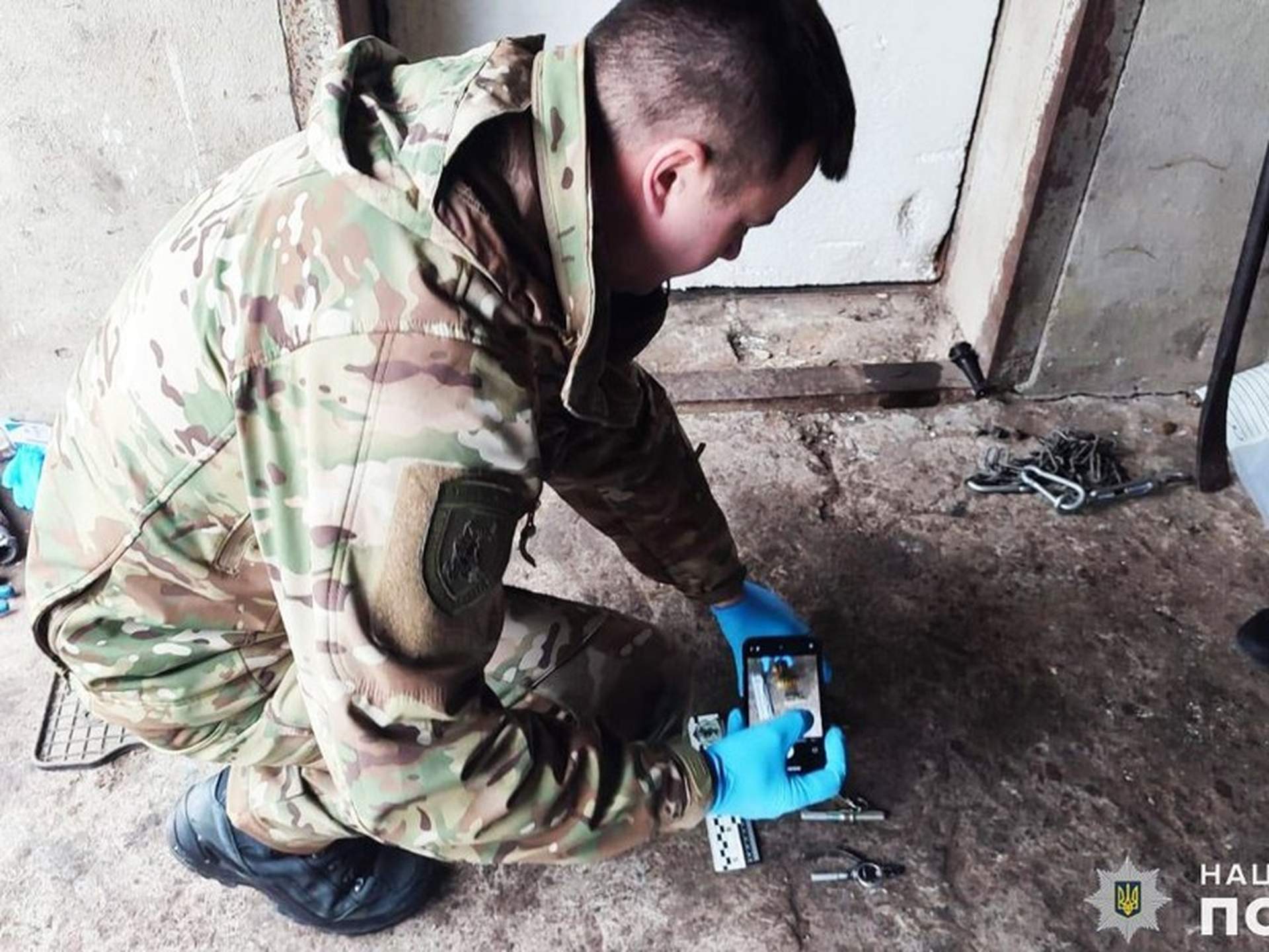 Житель Вознесенська зберігав зброю та гранати в гаражі