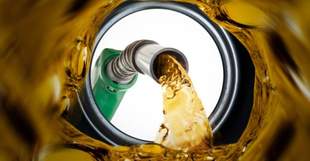 Переплатили за пальне та не отримали 10 тисяч літрів: прокуратура повернула кошти Миколаївській громаді