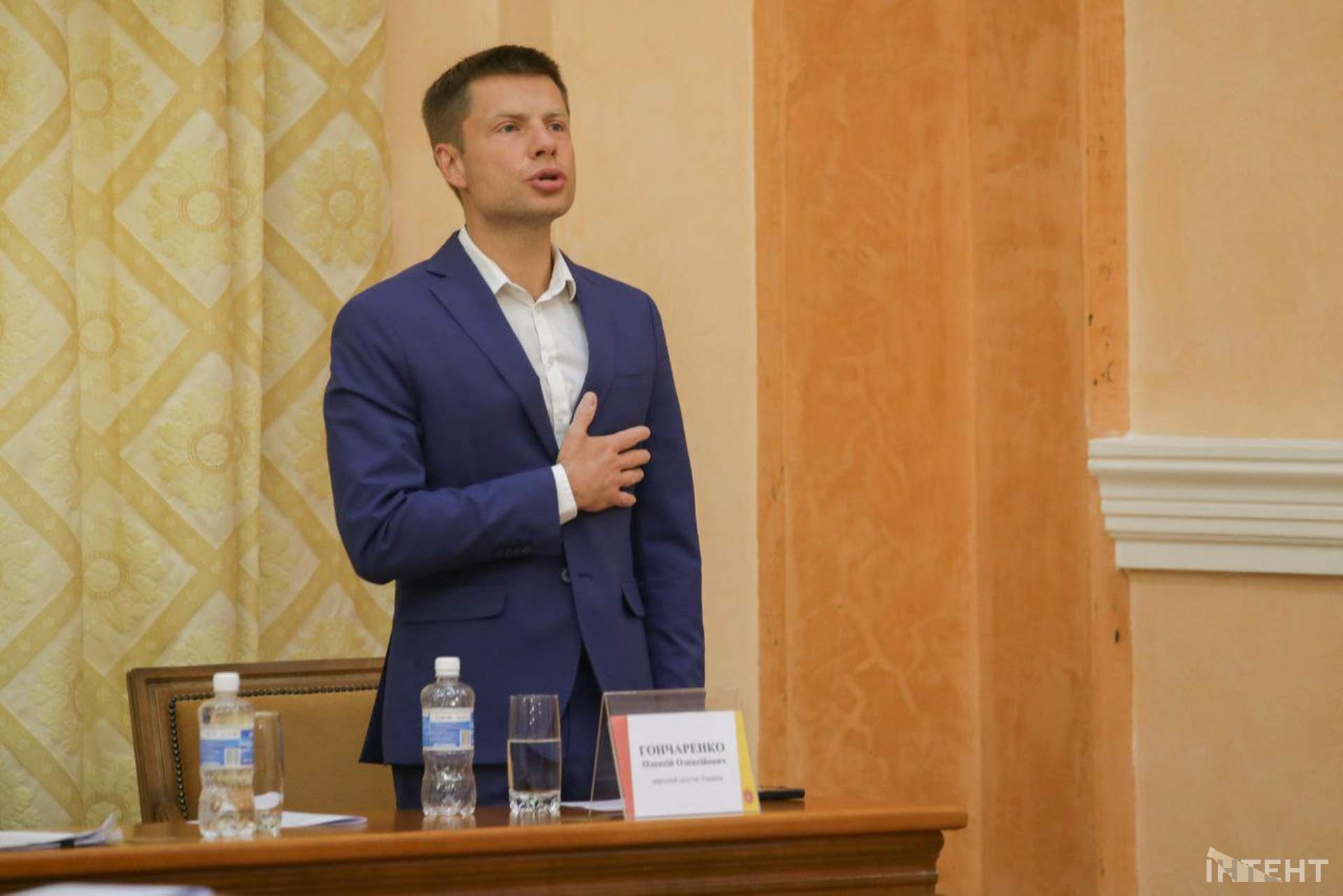 Обличчя та емоції: сесія Одеської міської ради в об'єктиві Інтента