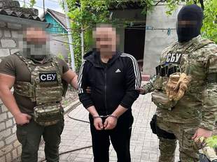 Охоронець колишньої російської катівні у Херсоні опинився під вартою