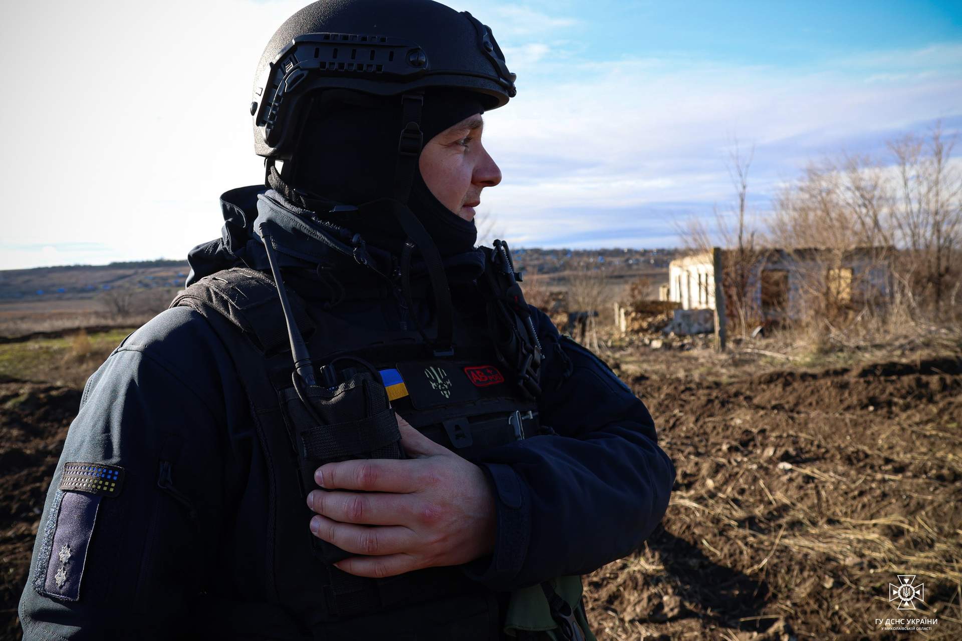 Миколаївські сапери розміновують територію Херсонщини за допомогою спецмашини