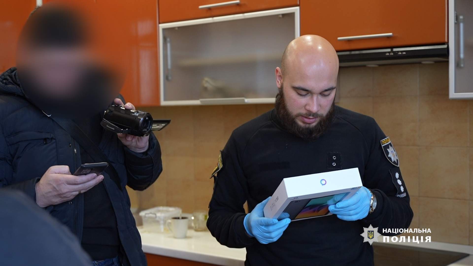 Поліцейські викрили злочинну групу псевдоволонтерів на Одещині