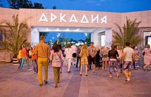 Сами не делают: Одесгорсвет нанял подрядчика для освещения улиц в Аркадии