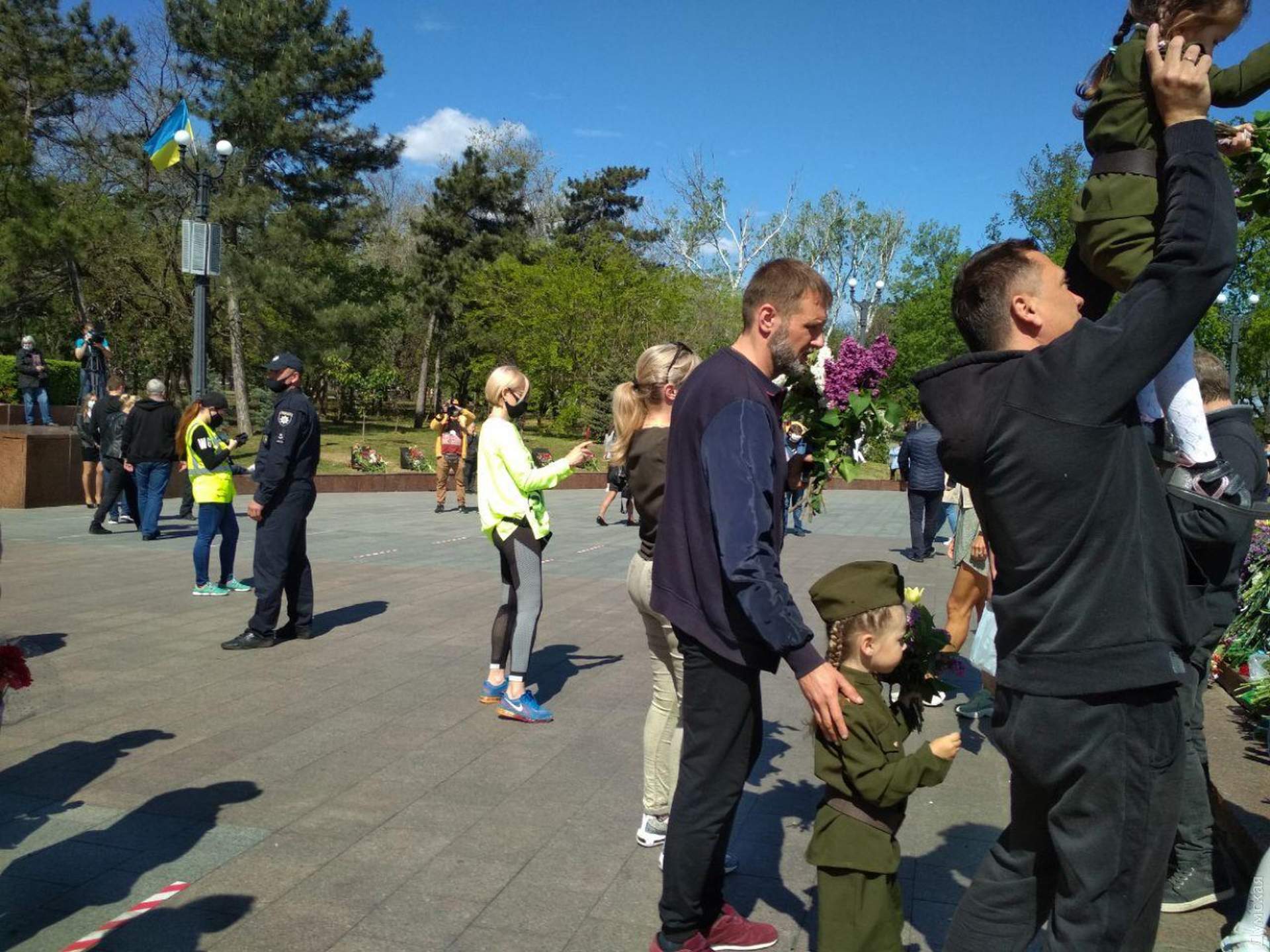 В Одесі відзначили День Перемоги покладанням квітів, та «безсмертним полком» з портретами Шухевича