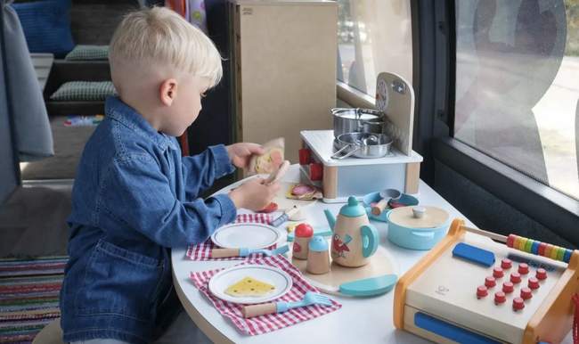 Дитсадок на колесах. ФОТО: Євгенія Смірнова/Instagram