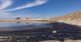 В направлении берегов Крыма движется десятитонное нефтяное пятно