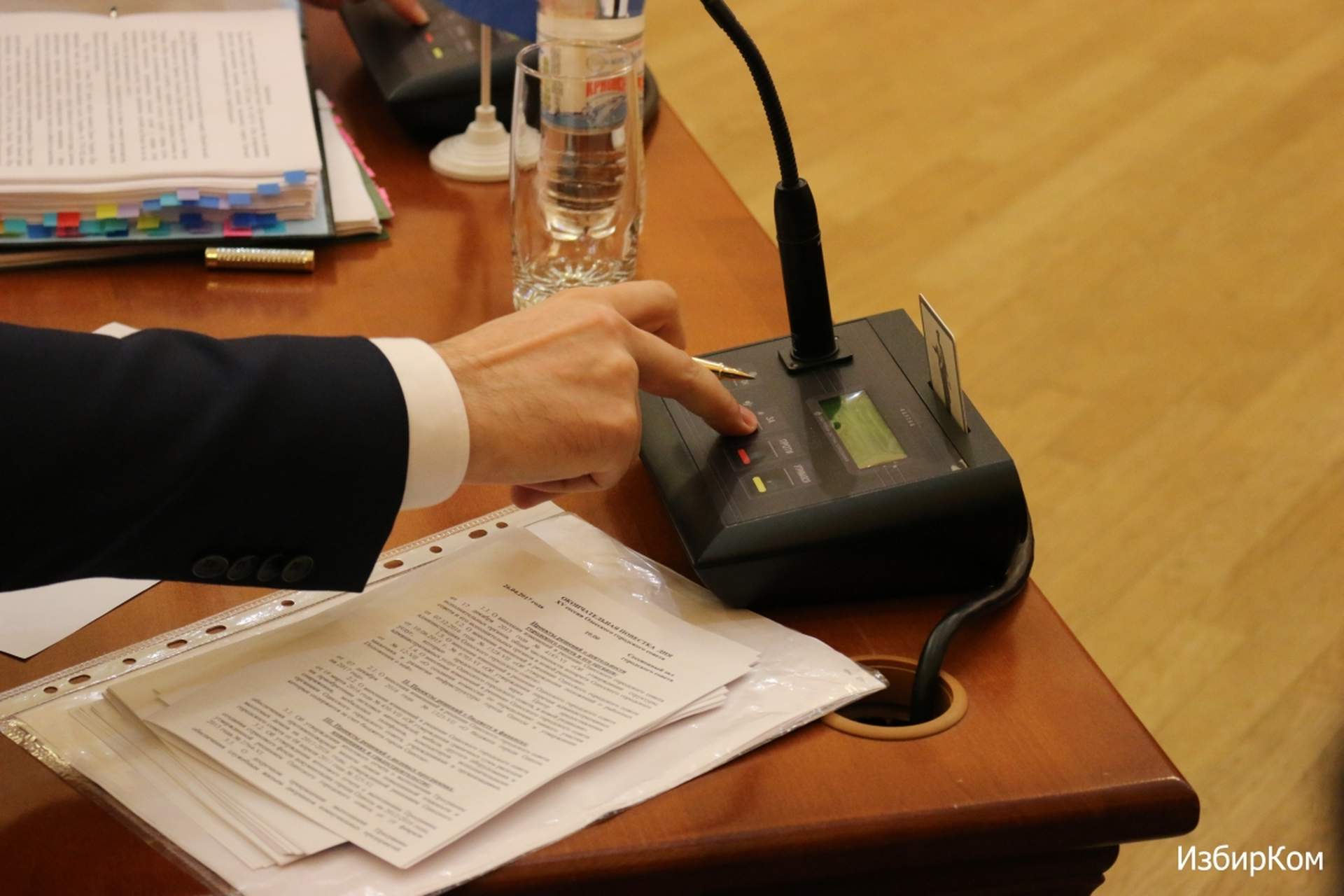 Сессия Одесского городского совета: "минирование", драка и повторное переименование улиц