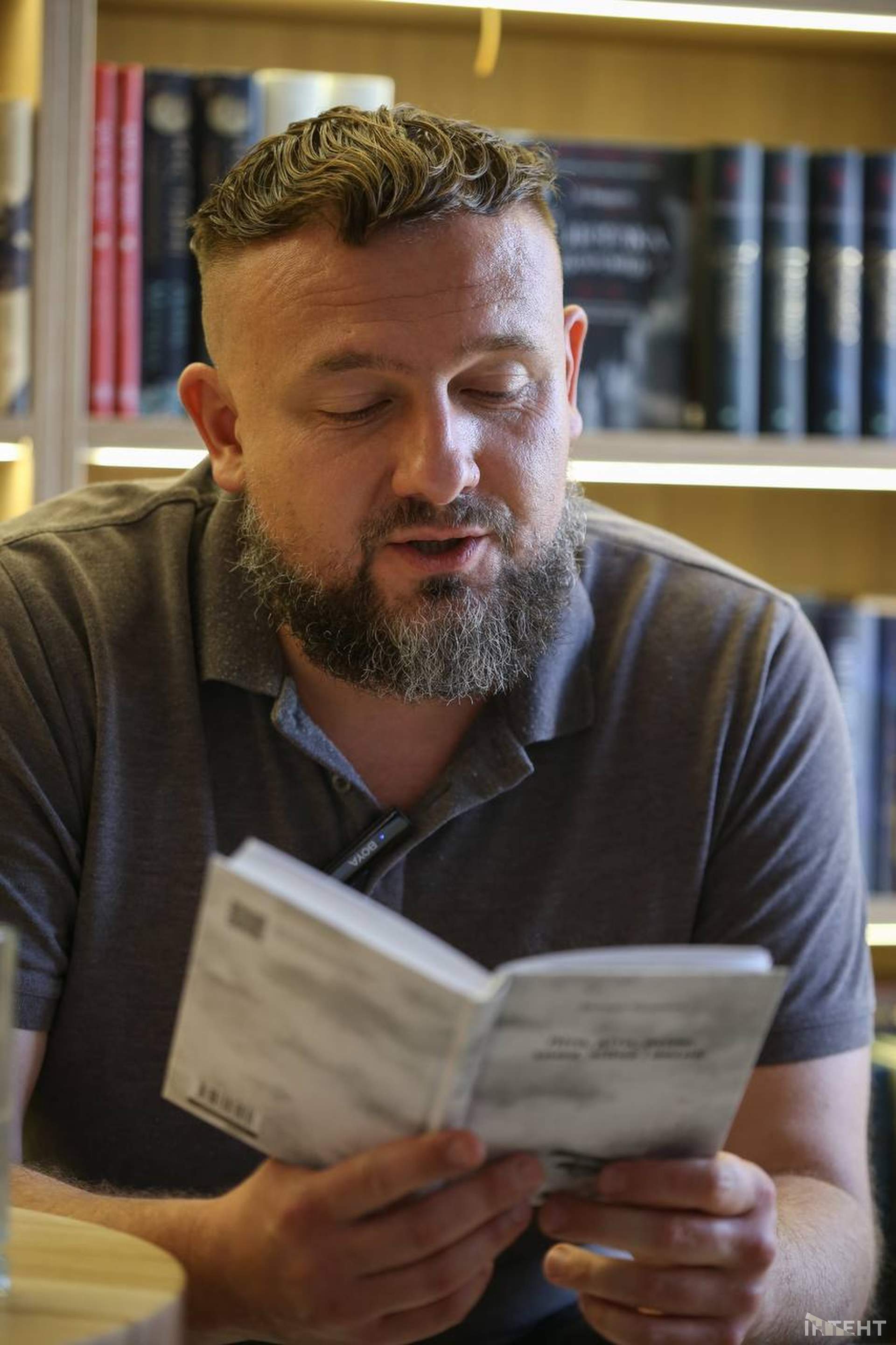 В Одесі дебютував як поет волонтер Богдан Куценко