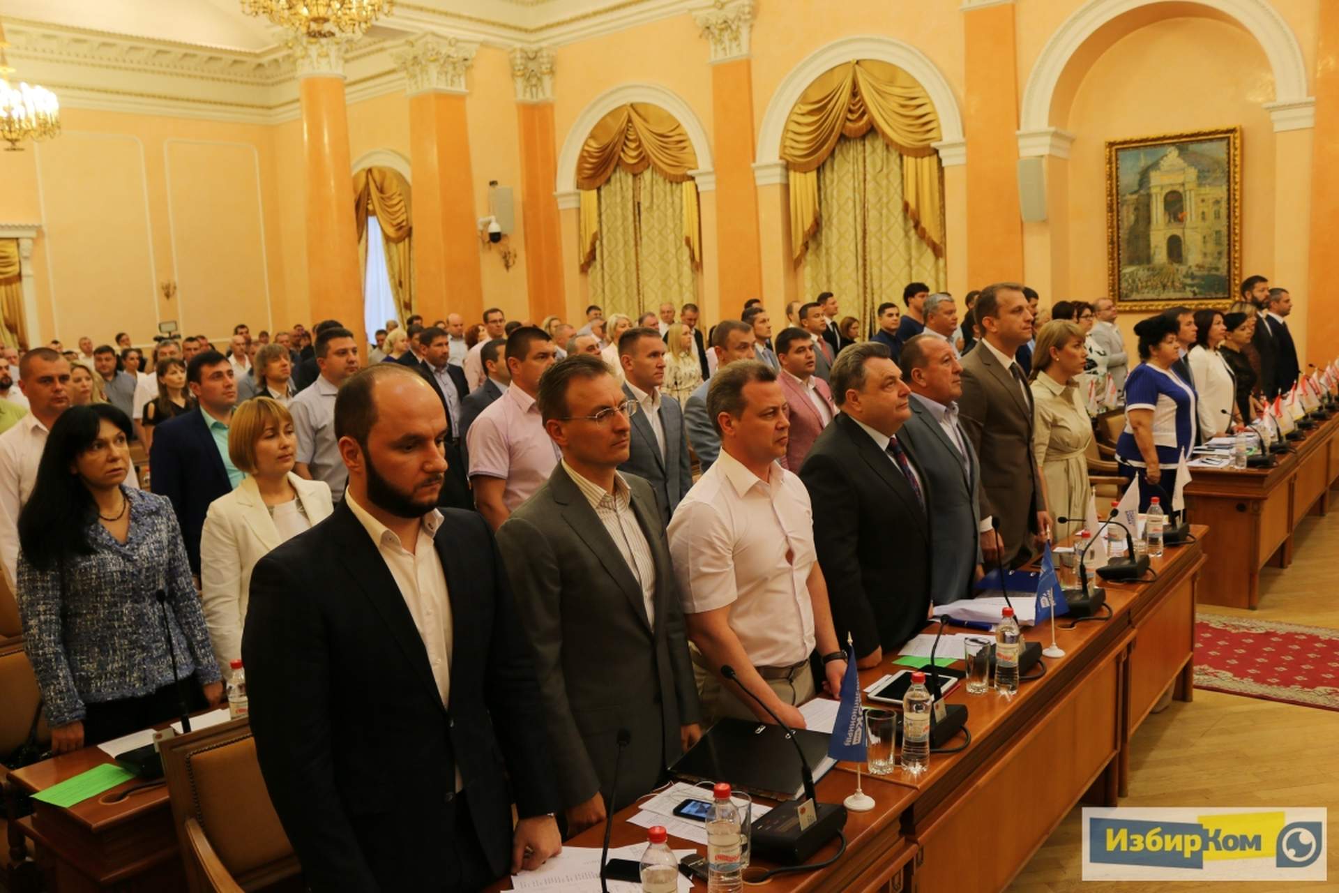 Сессия Одесского городского совета: недопуск журналистов и покупка дубинок муниципальной охране