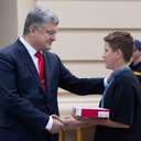 Президент наградил подростков из Одессы, спасавших детей в «Виктории»
