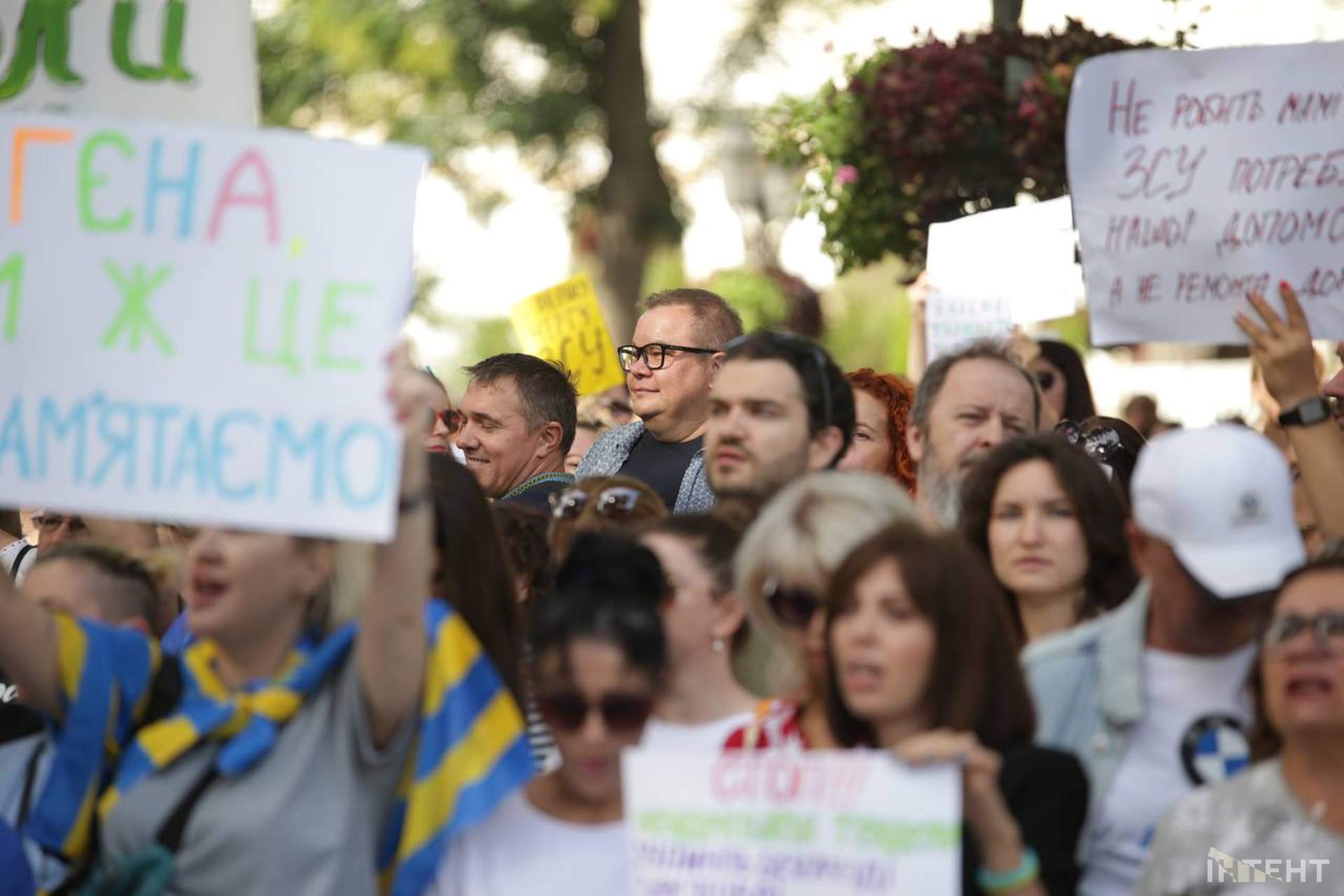 "В першу чергу - ЗСУ": в Одесі вже майже два тижні протестують проти несвоєчасних тендерів