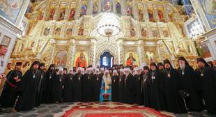 Heads of three dozen branches of the Russian Orthodox Church in Ukraine are outraged by decisions from Moscow