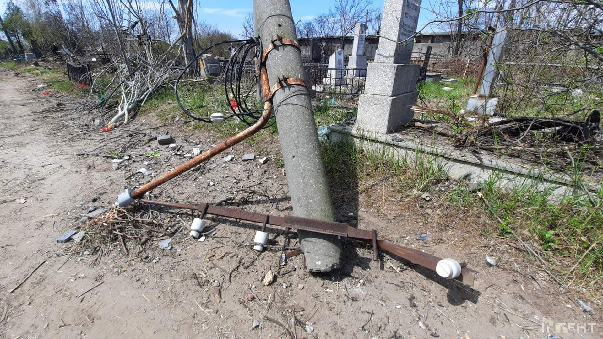 Як виглядає частина одеського кладовища, куди влучила російська ракета