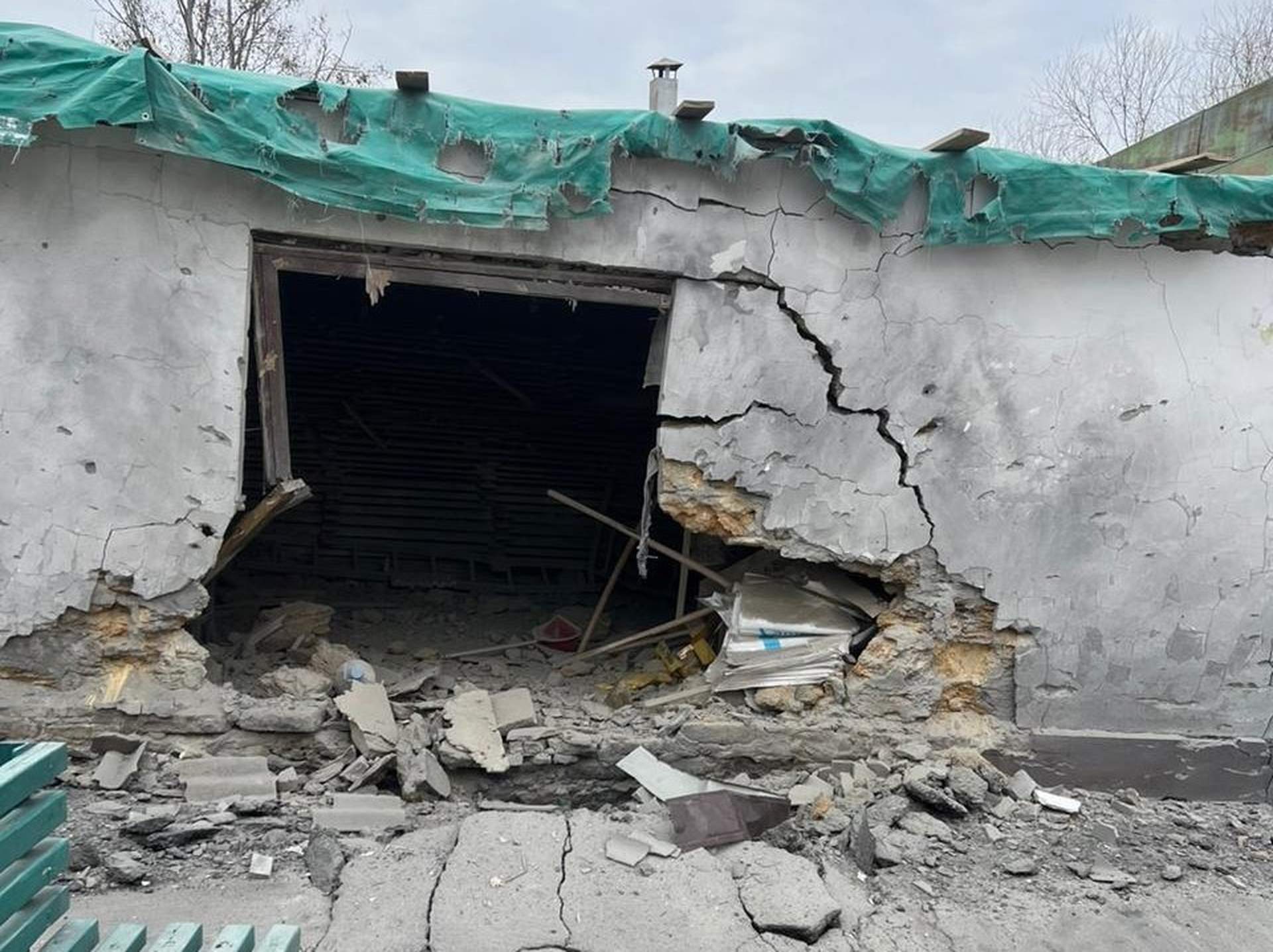 Атака на мирне населення Херсонщини: зруйнована багатоповерхівка, поранено дитину