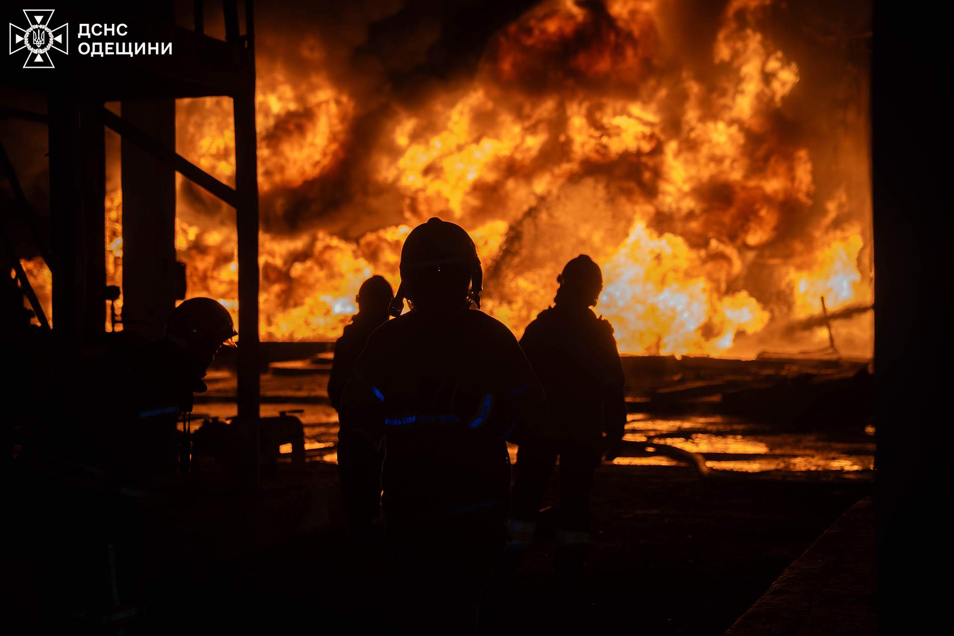 На Одещині пожежу після російської атаки гасили за допомогою потяга