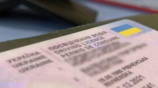 Полицейский в Херсоне попался на схеме с фиктивными справками автошколы