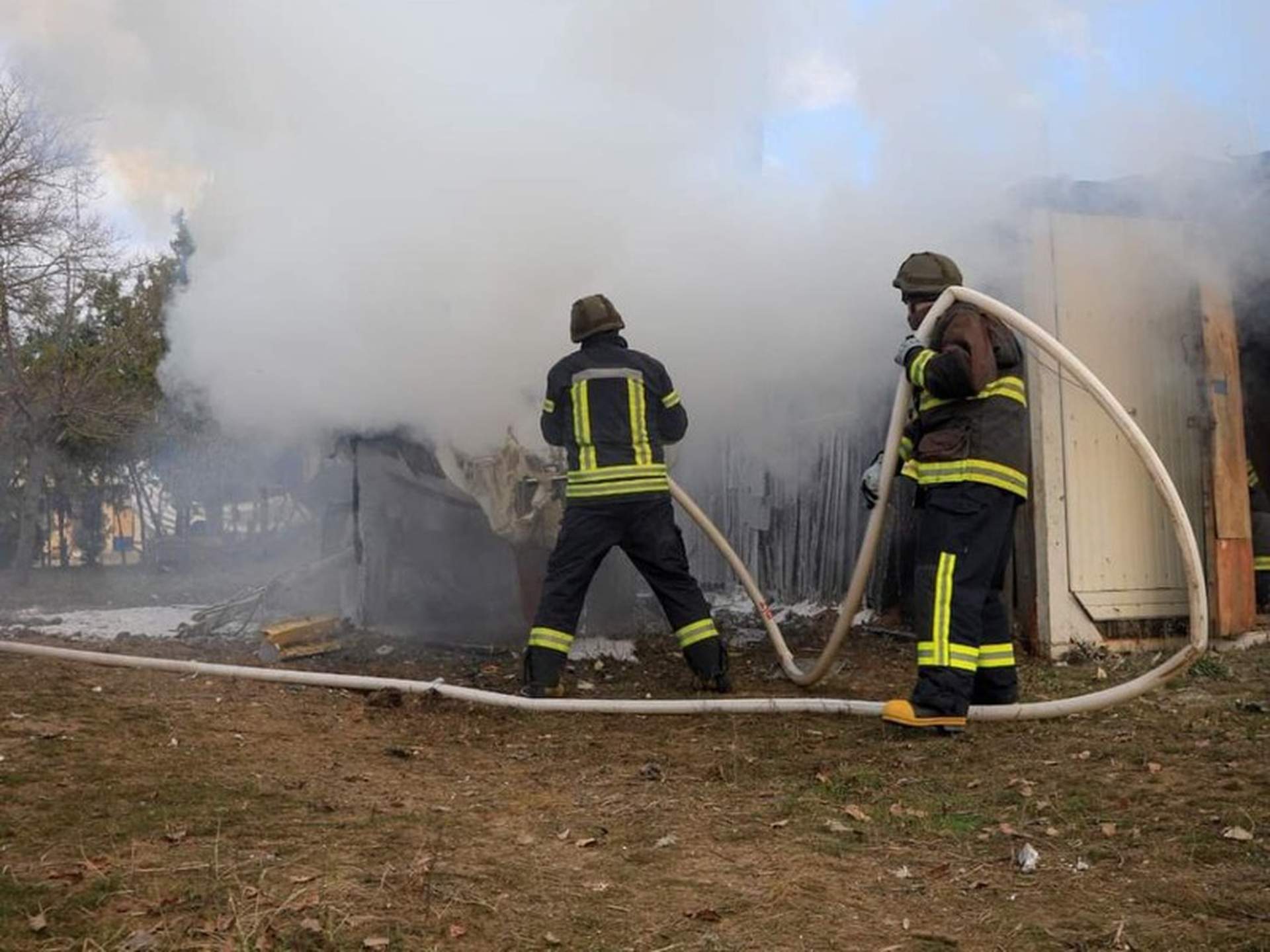 Внаслідок ворожих обстрілів на Херсонщині виникли пожежі