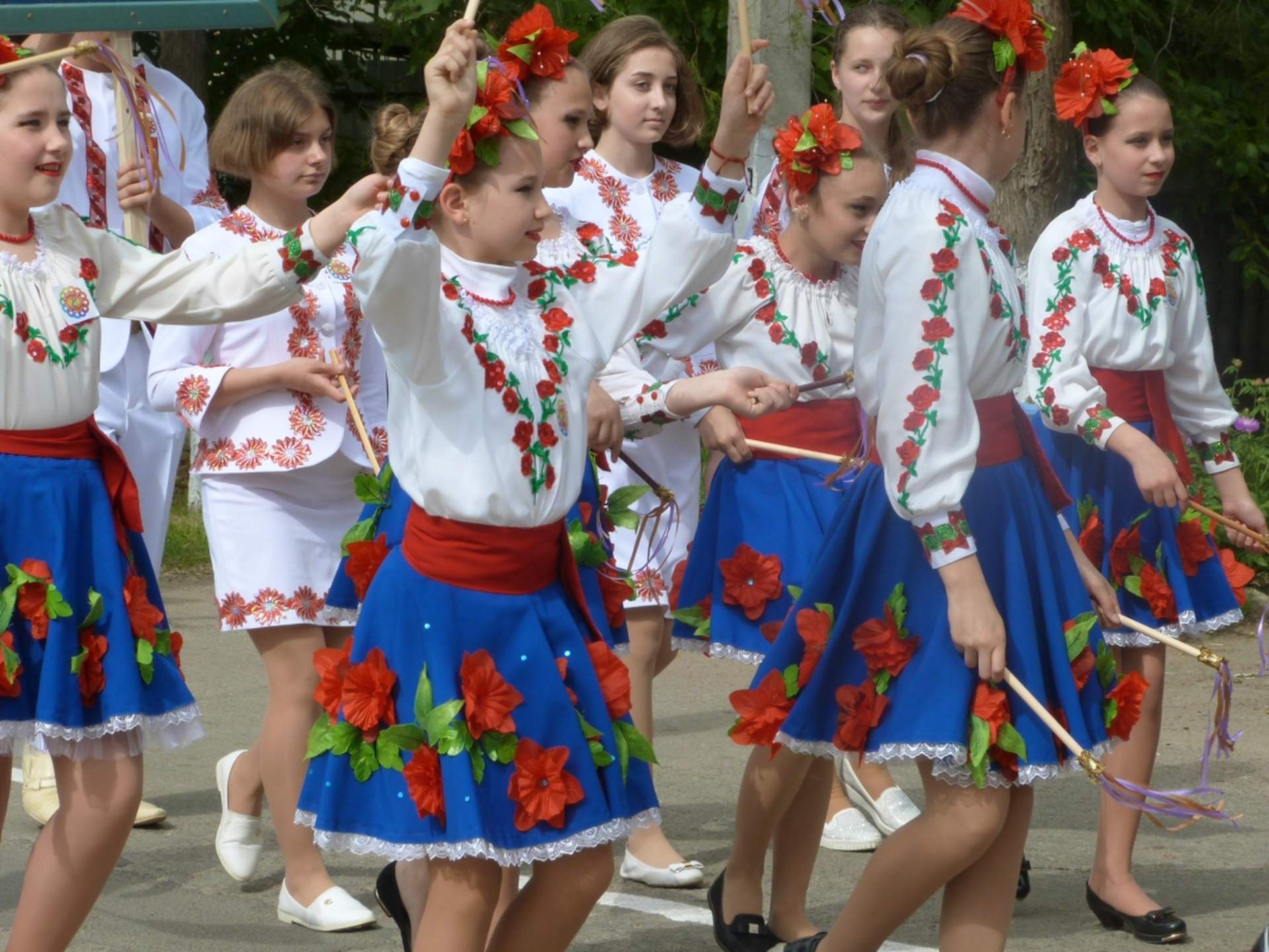 У Доброславі урочисто відкрили "Японський сад" з сакурами, золотими рибками і скульптурами