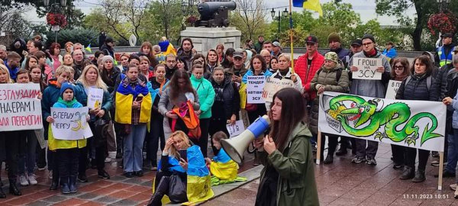 Одесити продовжили збиратися на акції проти тендерів, що не на часі