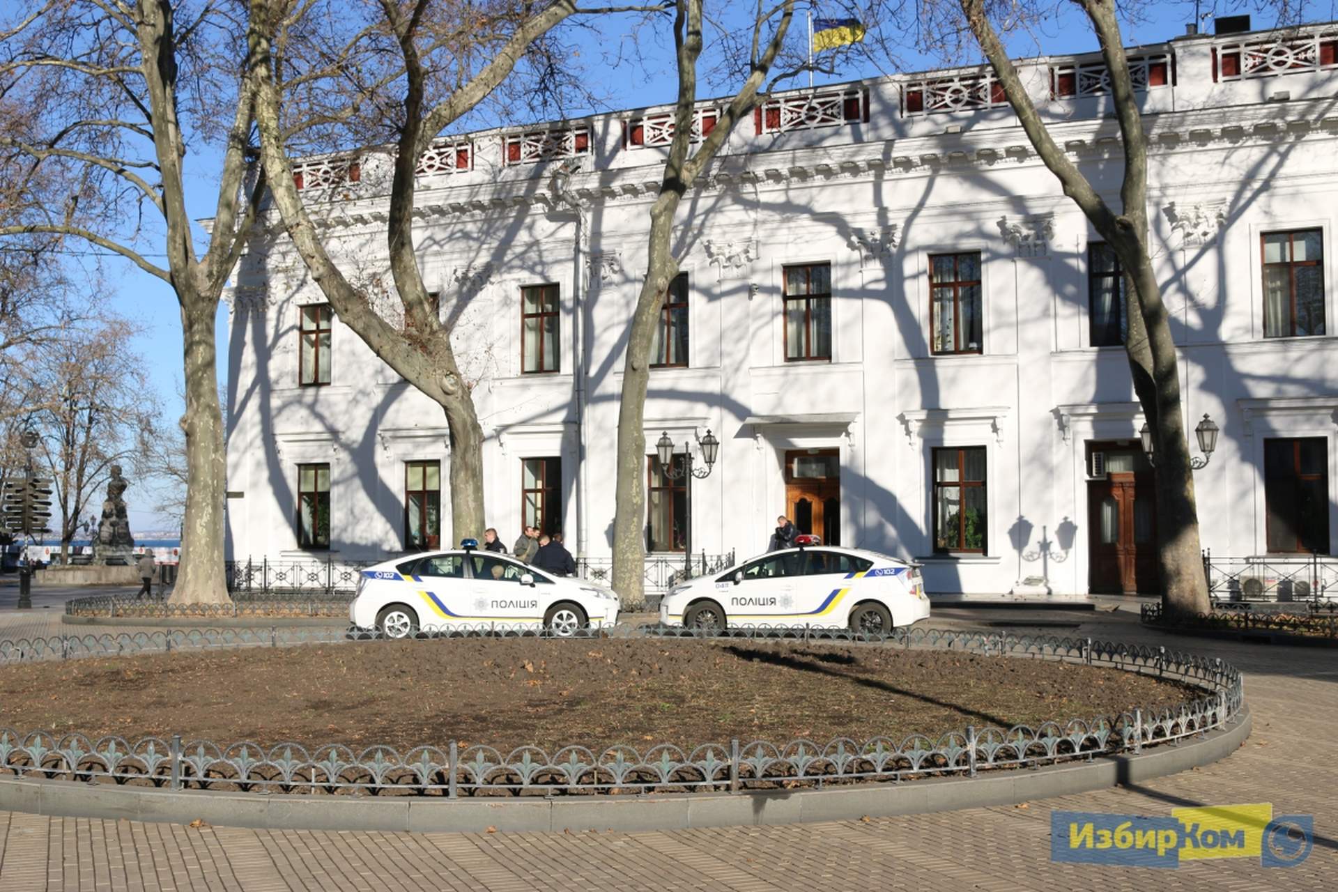 Сессия Одесского городского совета: розы депутатам и более ста вопросов повестки дня