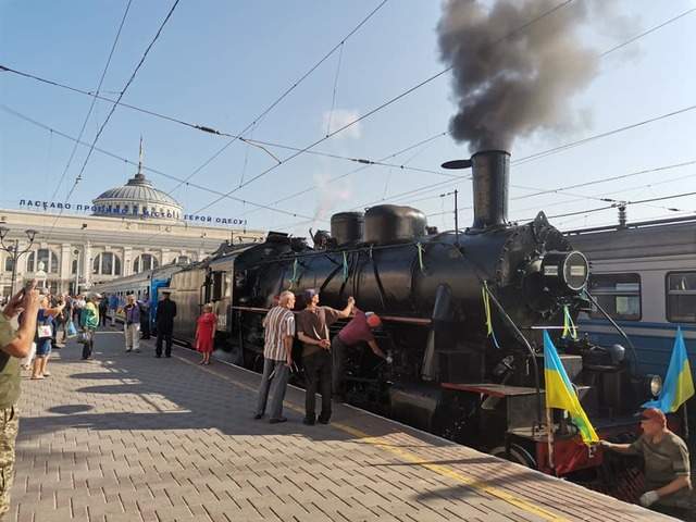 На свята до Одеси прибув старовинний паровоз