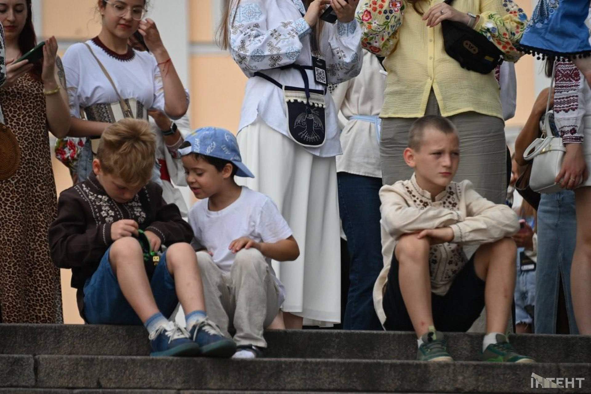 Дюка знову вдягнули у вишиванку: в Одесі розгорнули 35-метровий прапор