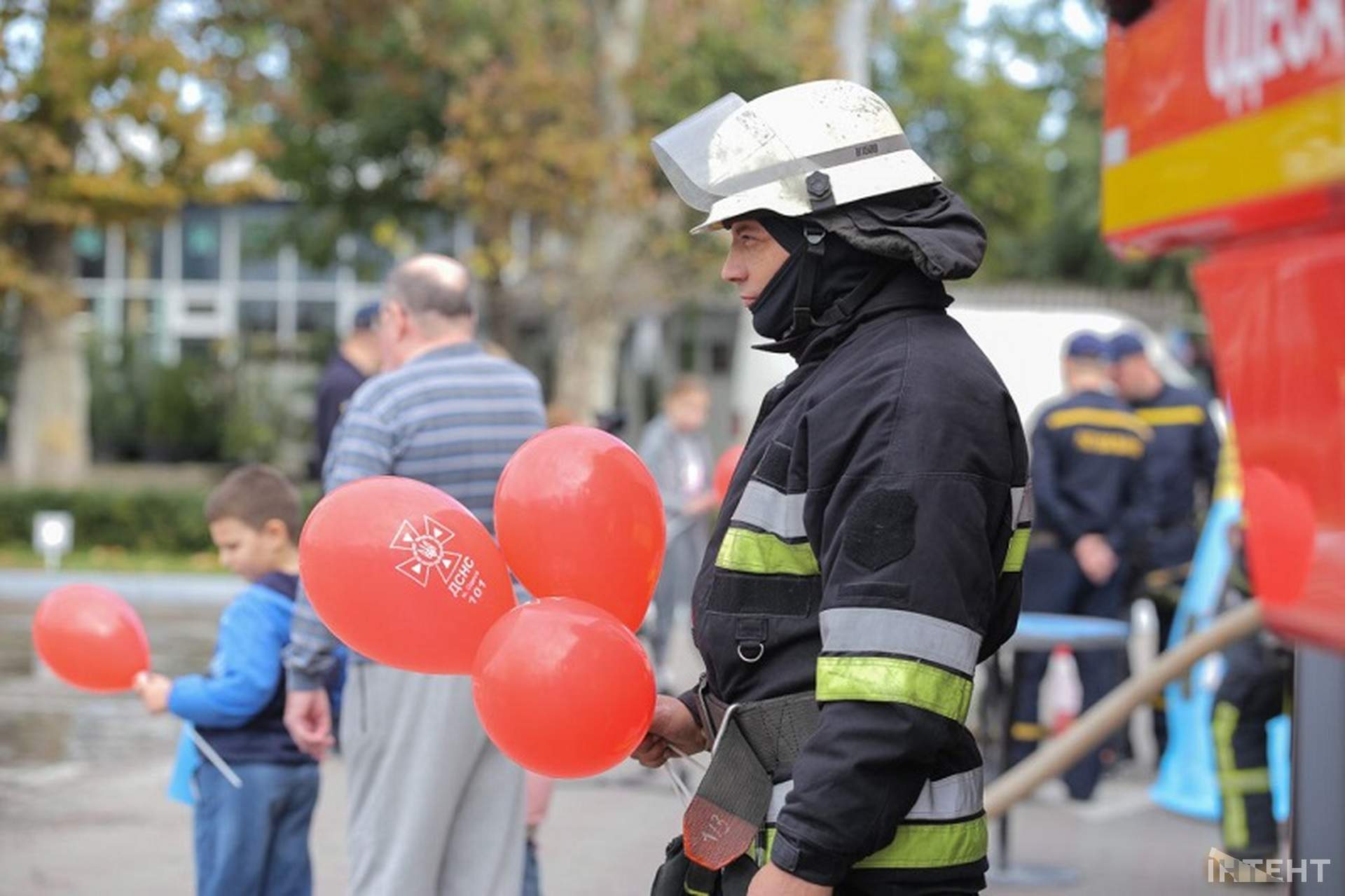 Одеситам розповіли про небезпечні предмети та вчили гасити пожежі