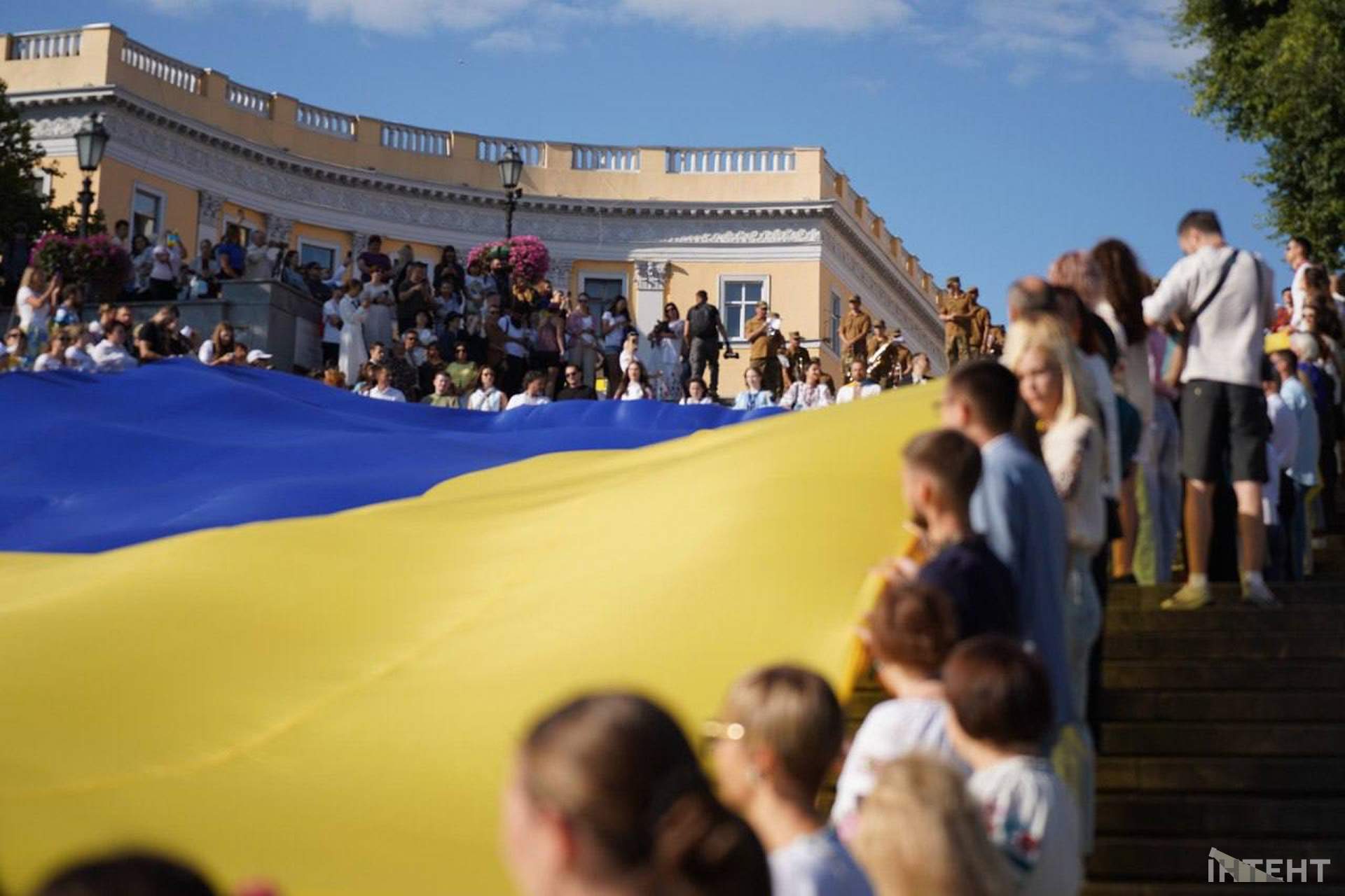 В Одесі розгорнули 34-метровий прапор України до Дня Незалежності