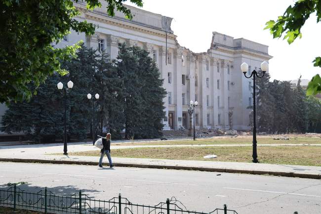 ОДА в Херсоні після обстрілу. ФОТО: Суспільне Херсон
