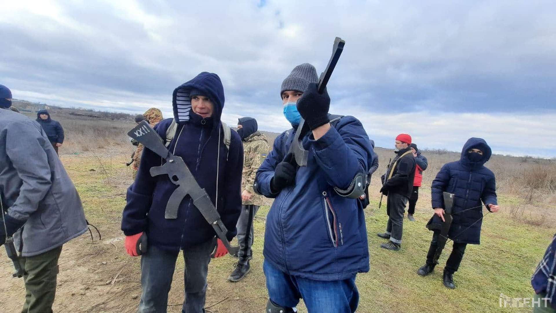 Не панікуй! Готуйся: в Одесі навчали цивільне населення поводитись зі зброєю