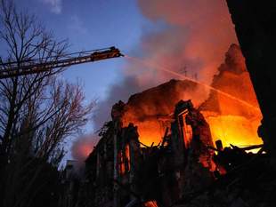 У Миколаєві внаслідок ворожих обстрілів пошкоджено багатоквартирний будинок