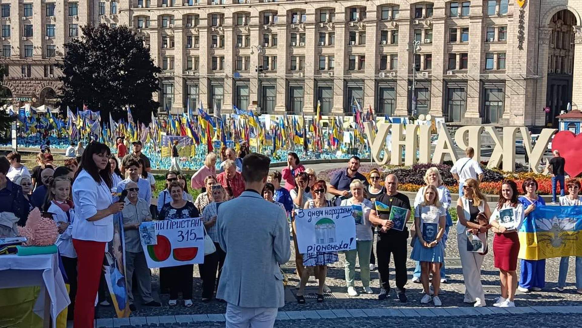 Херсонці у Києві вийшли на акцію аби підтримати жителів, які перебувають в окупації