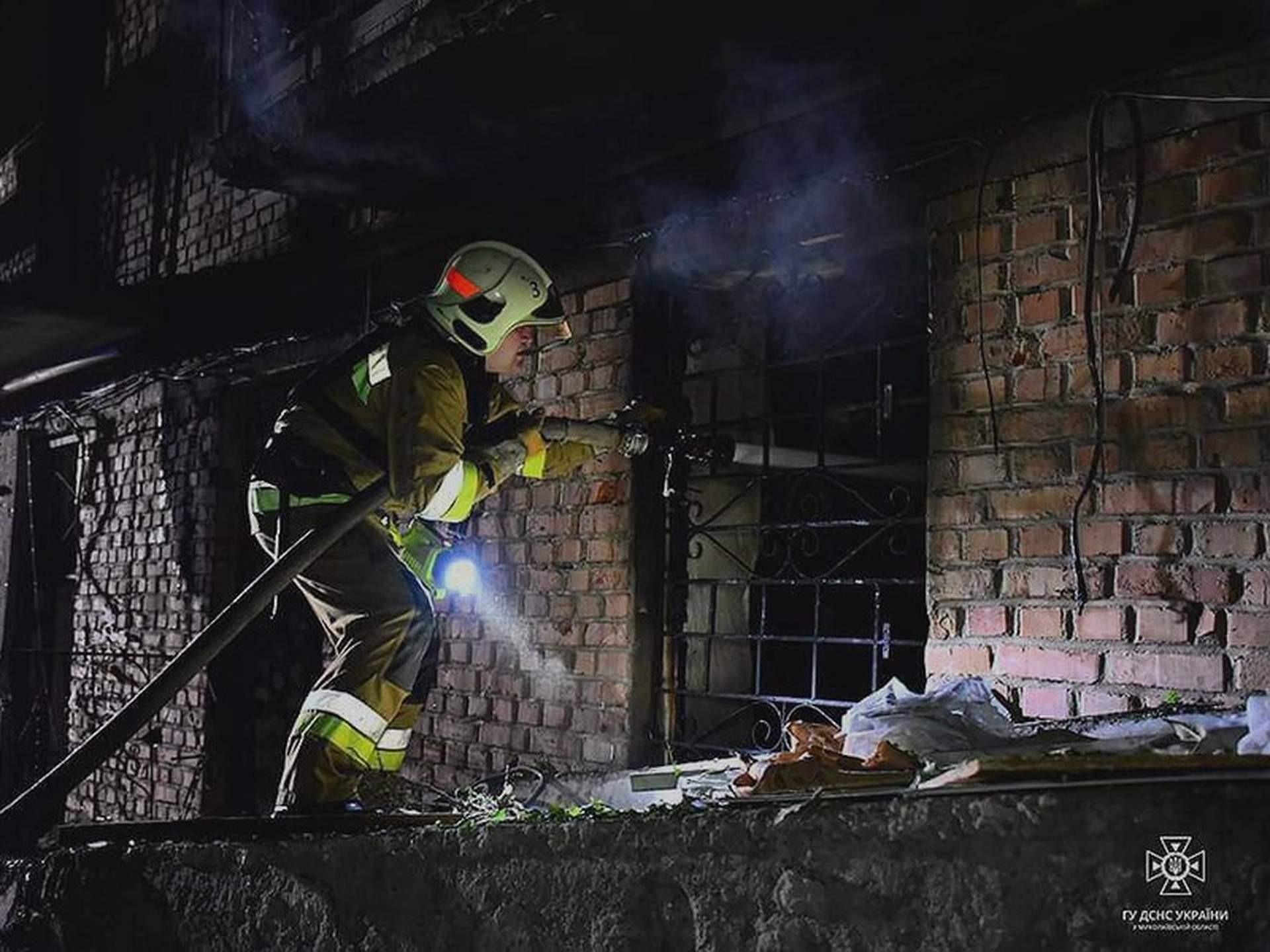 Окупанти атакували Миколаїв, є влучання у житловий будинок