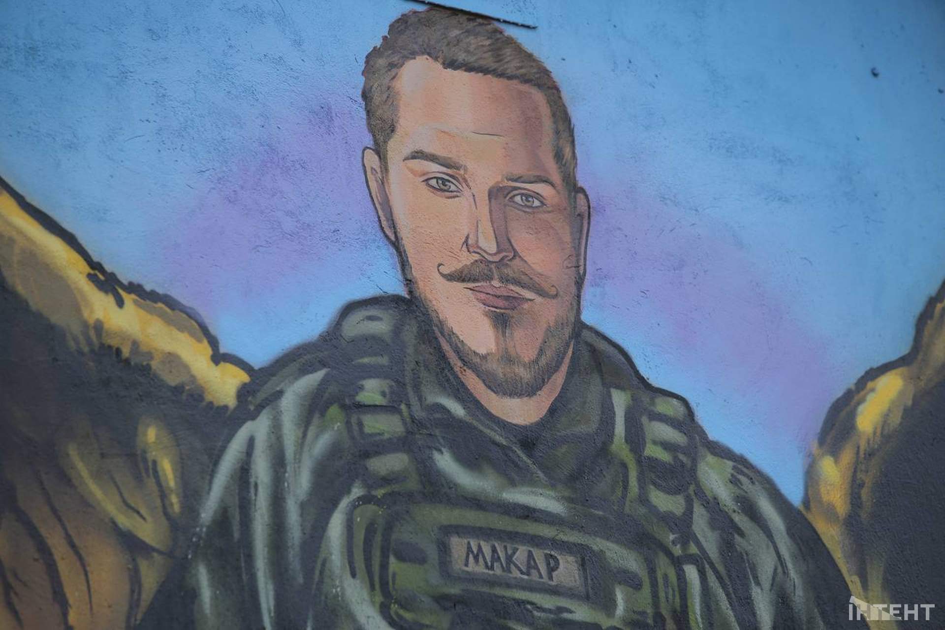 Під Одесою відкрили мурал присвячений загиблому військовому Остапу Макарову