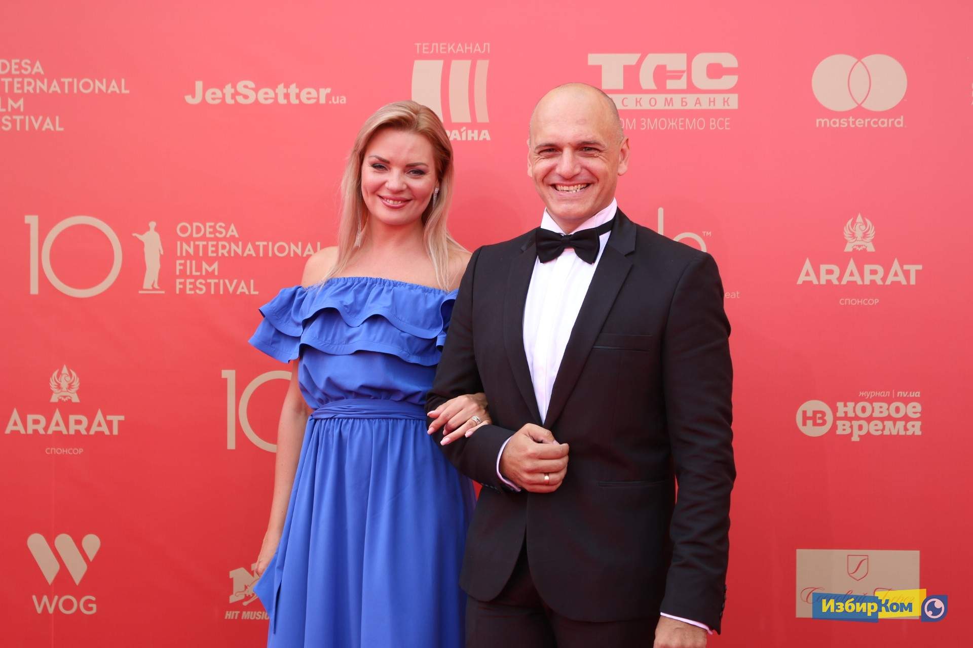 Красная дорожка кинофестиваля: Катрин Денев, Эйдан Тернер и Михаил Жванецкий