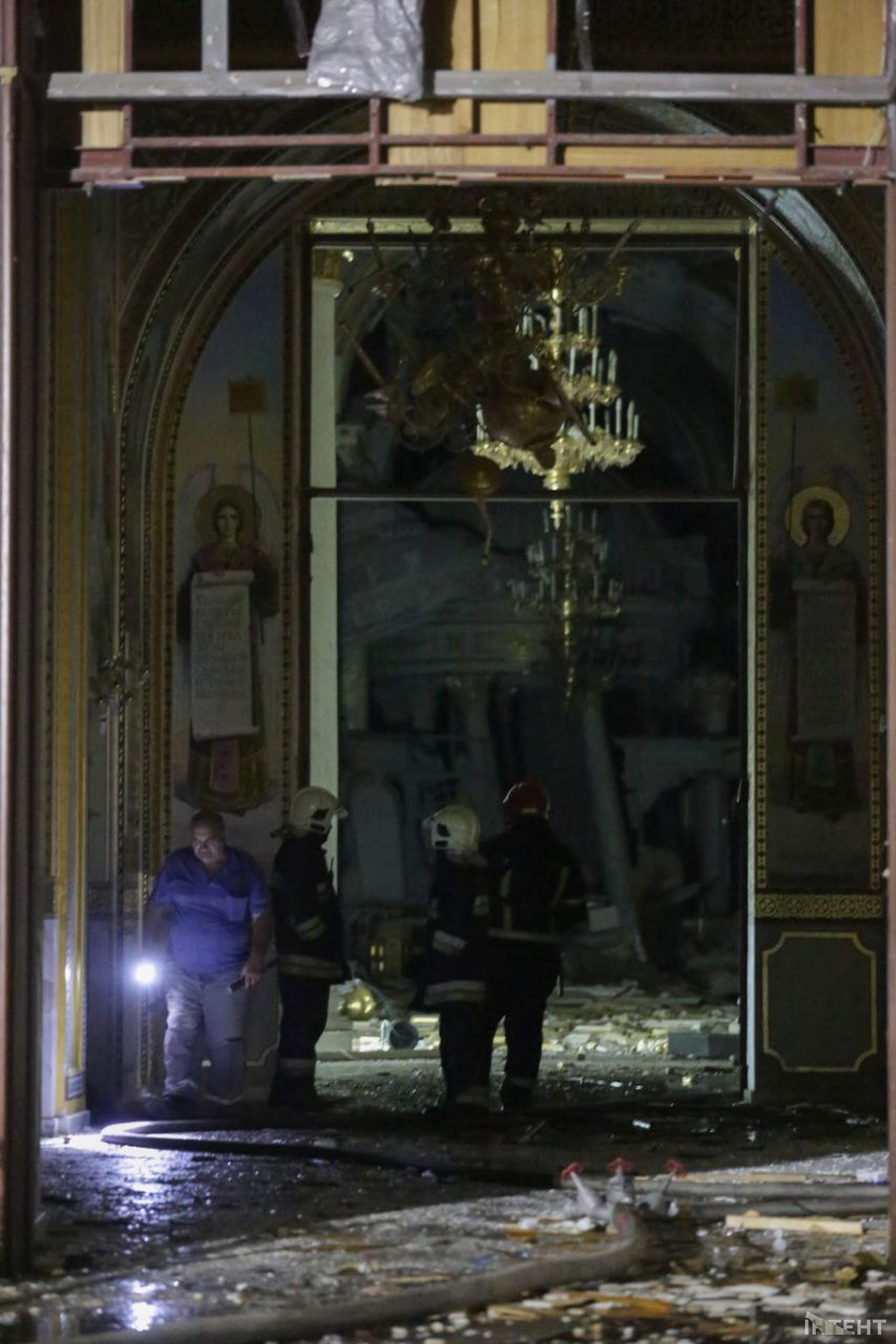 Наслідки нічної атаки росіян по Одесі в світлинах Інтента