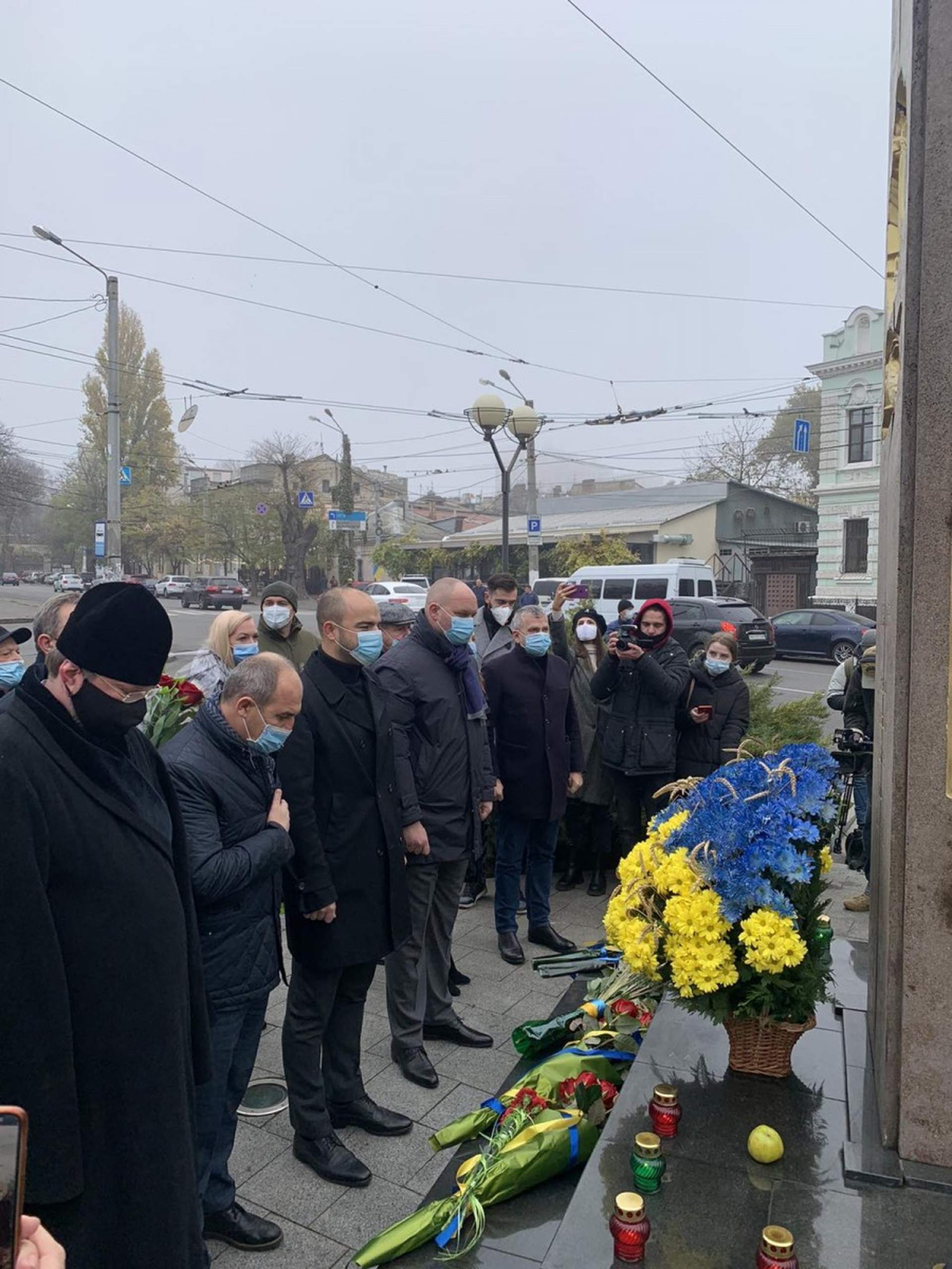 В Одесі поклали квіти до пам'ятного знаку жертвам Голодомору