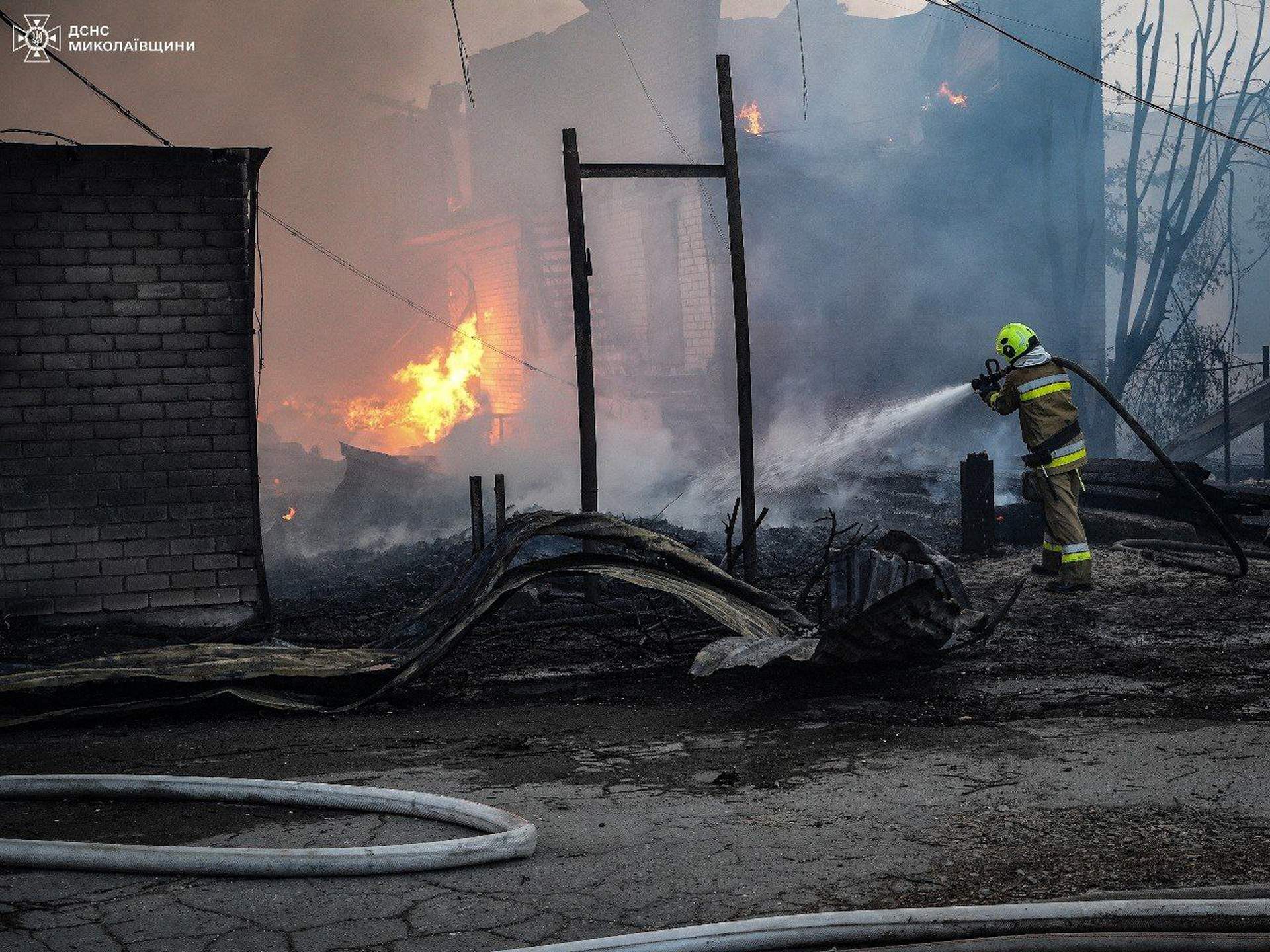 У Миколаєві спалахнула масштабна пожежа, горіло підприємство
