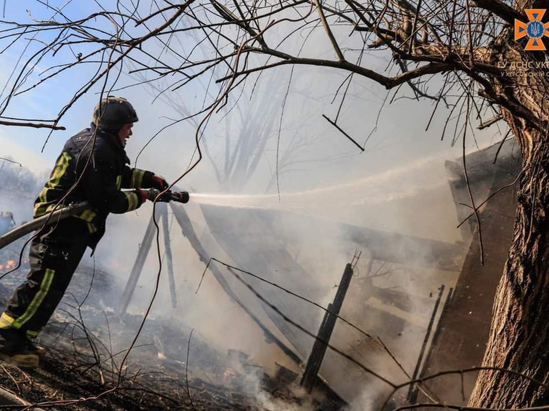 Внаслідок ворожих обстрілів на Херсонщині виникли пожежі