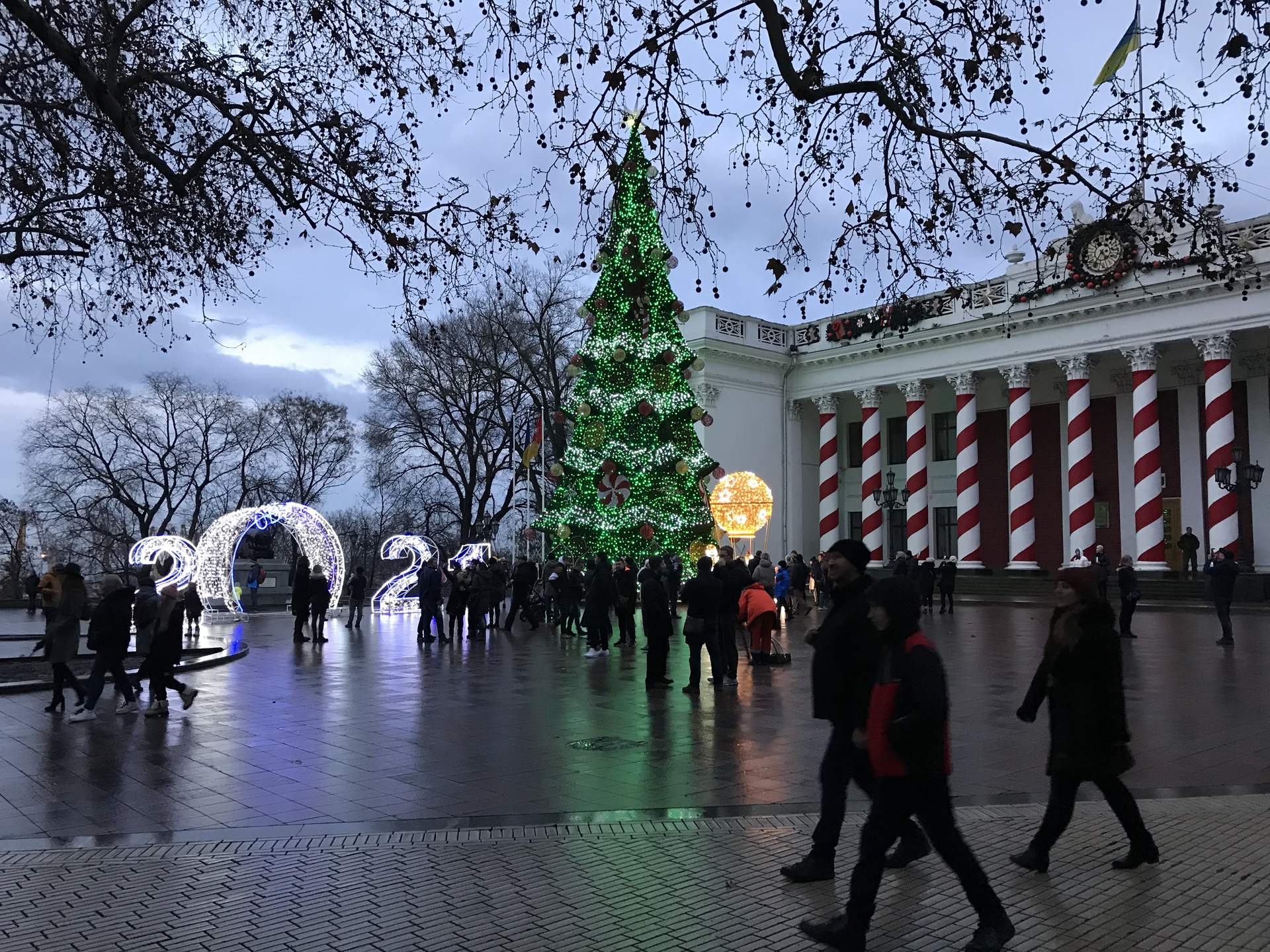 Тепле Різдво: як виглядає головна вулиця Одеси в святковий день