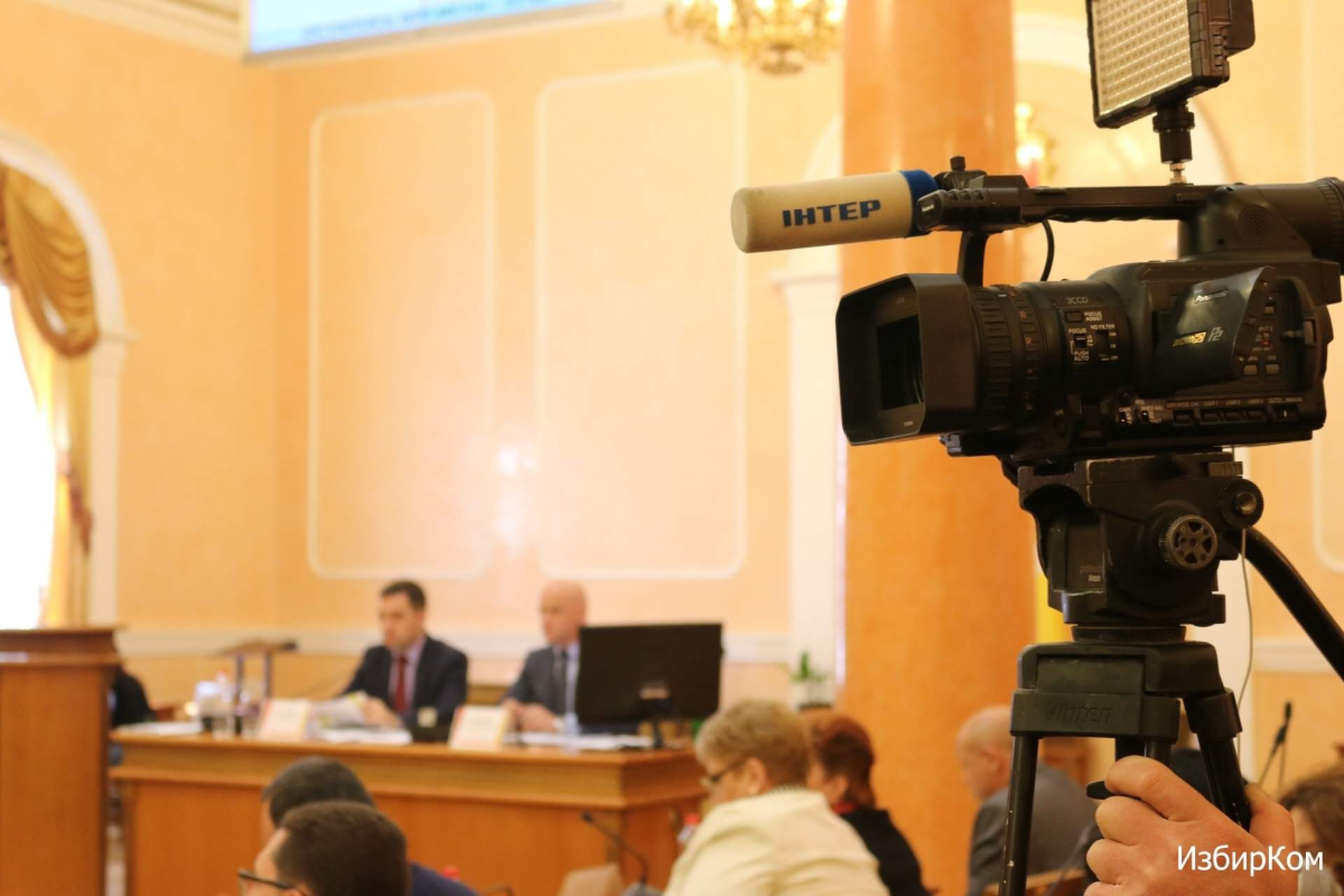Сессия Одесского городского совета: "минирование", драка и повторное переименование улиц