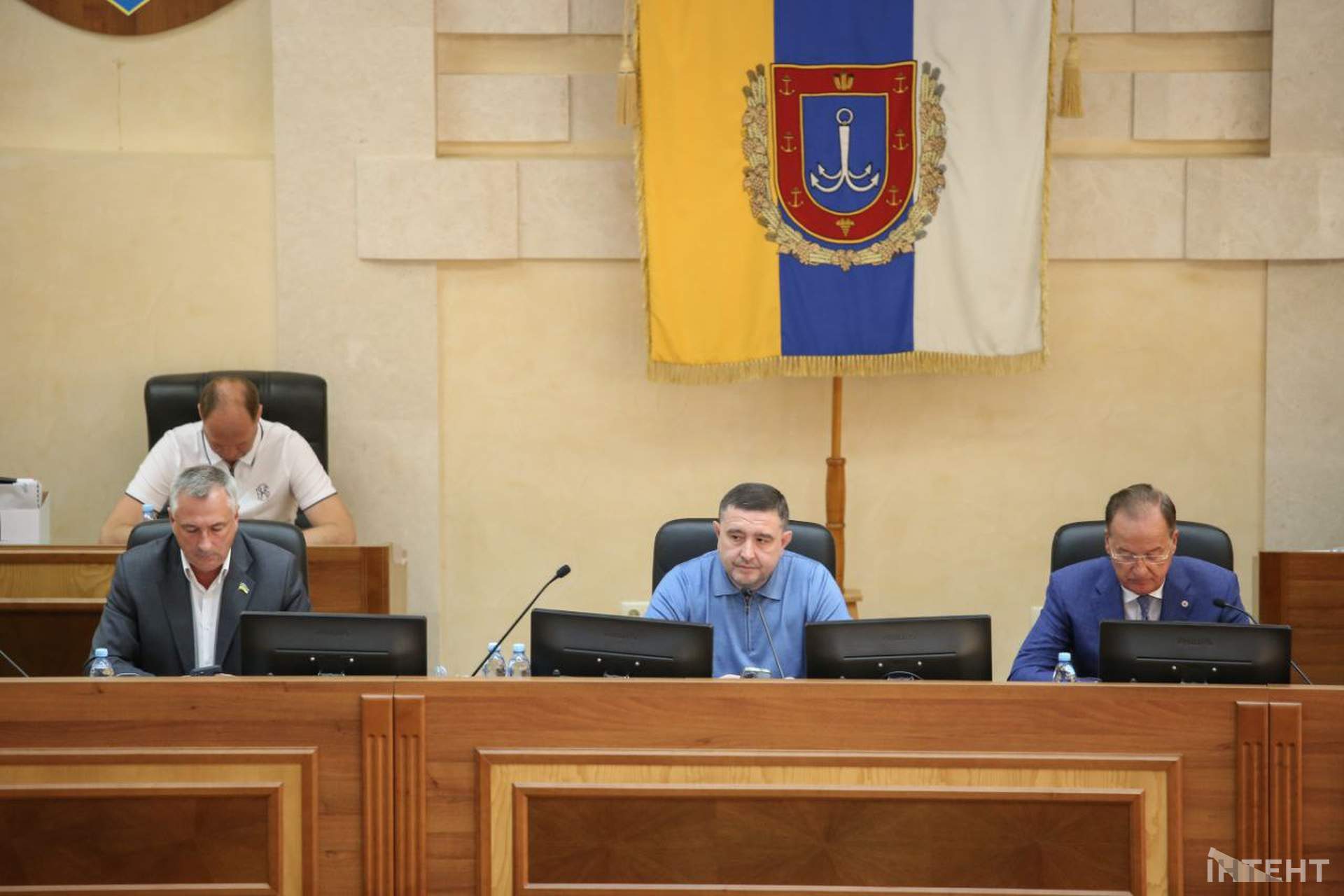 Позачергова сесія Одеської обласної ради в об'єктиві ІзбірКома