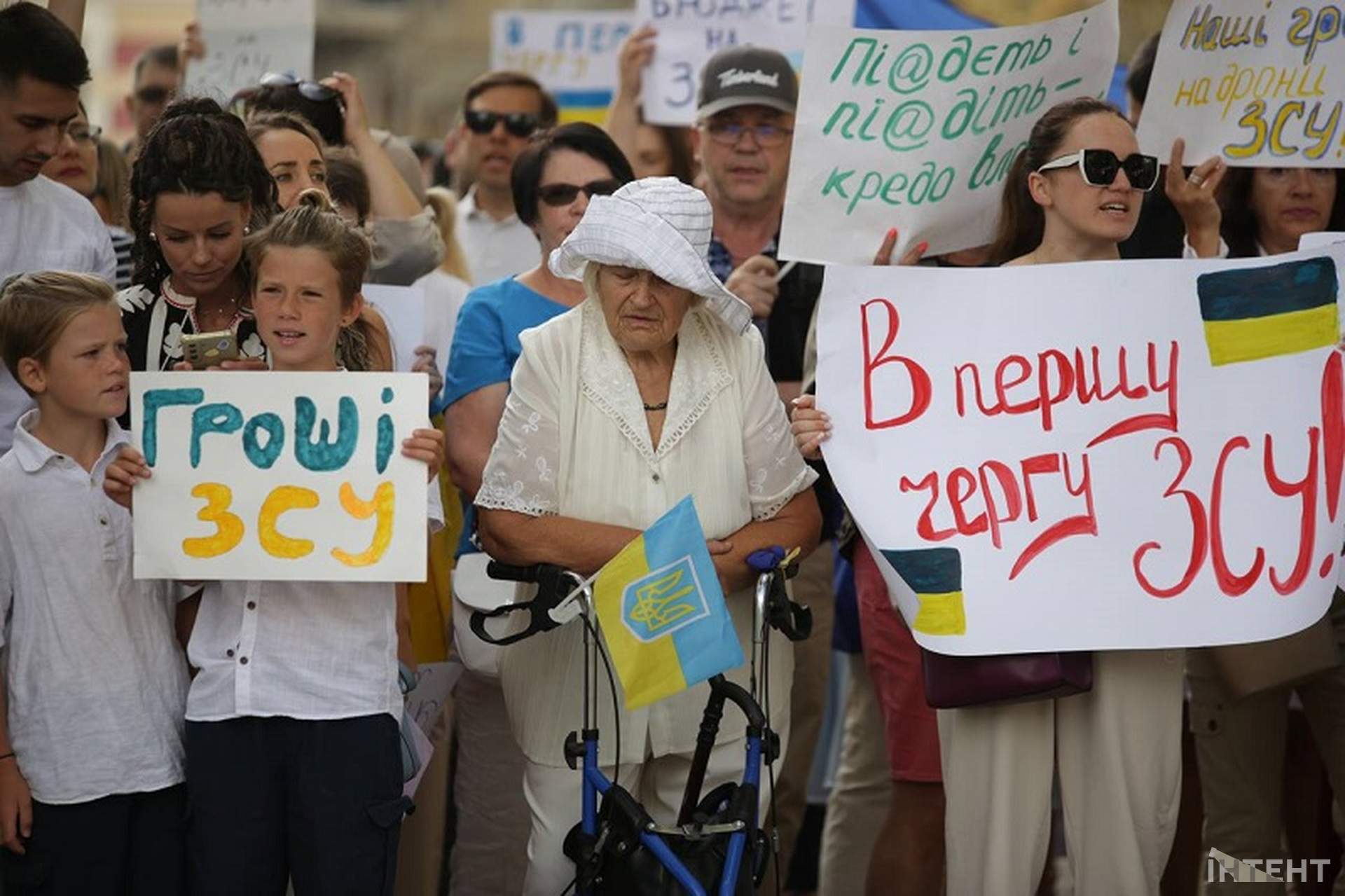 "В першу чергу - ЗСУ": в Одесі вже майже два тижні протестують проти несвоєчасних тендерів