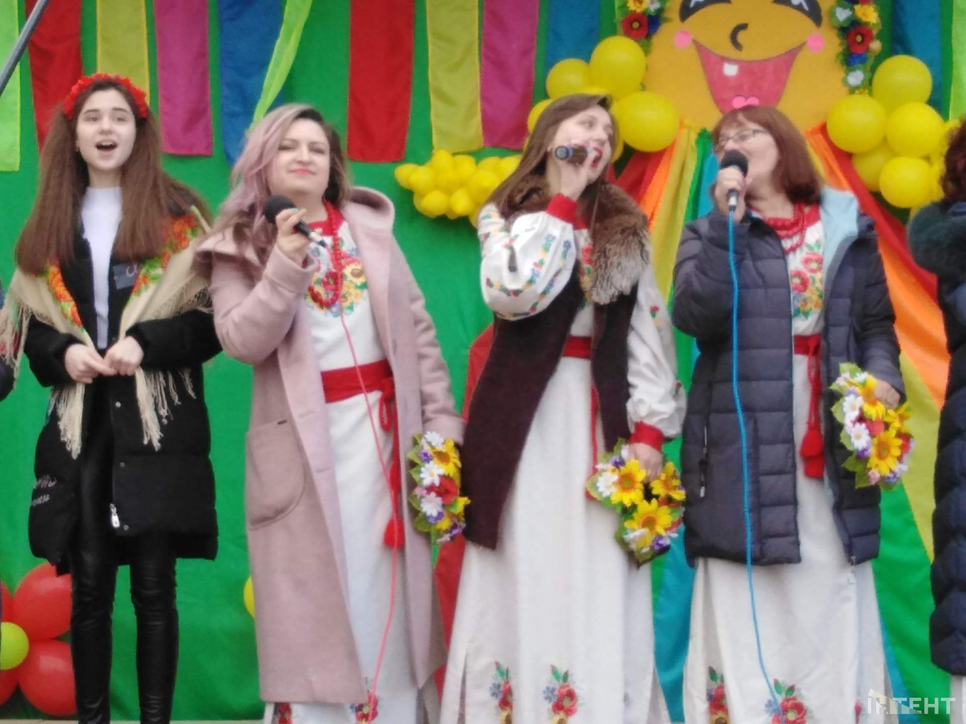Роздільна зустріла весну ярмарком млинців, піснями та частуванням