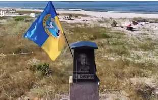 Ukrainian Armed Forces plant Ukrainian flag on Kinburn Spit