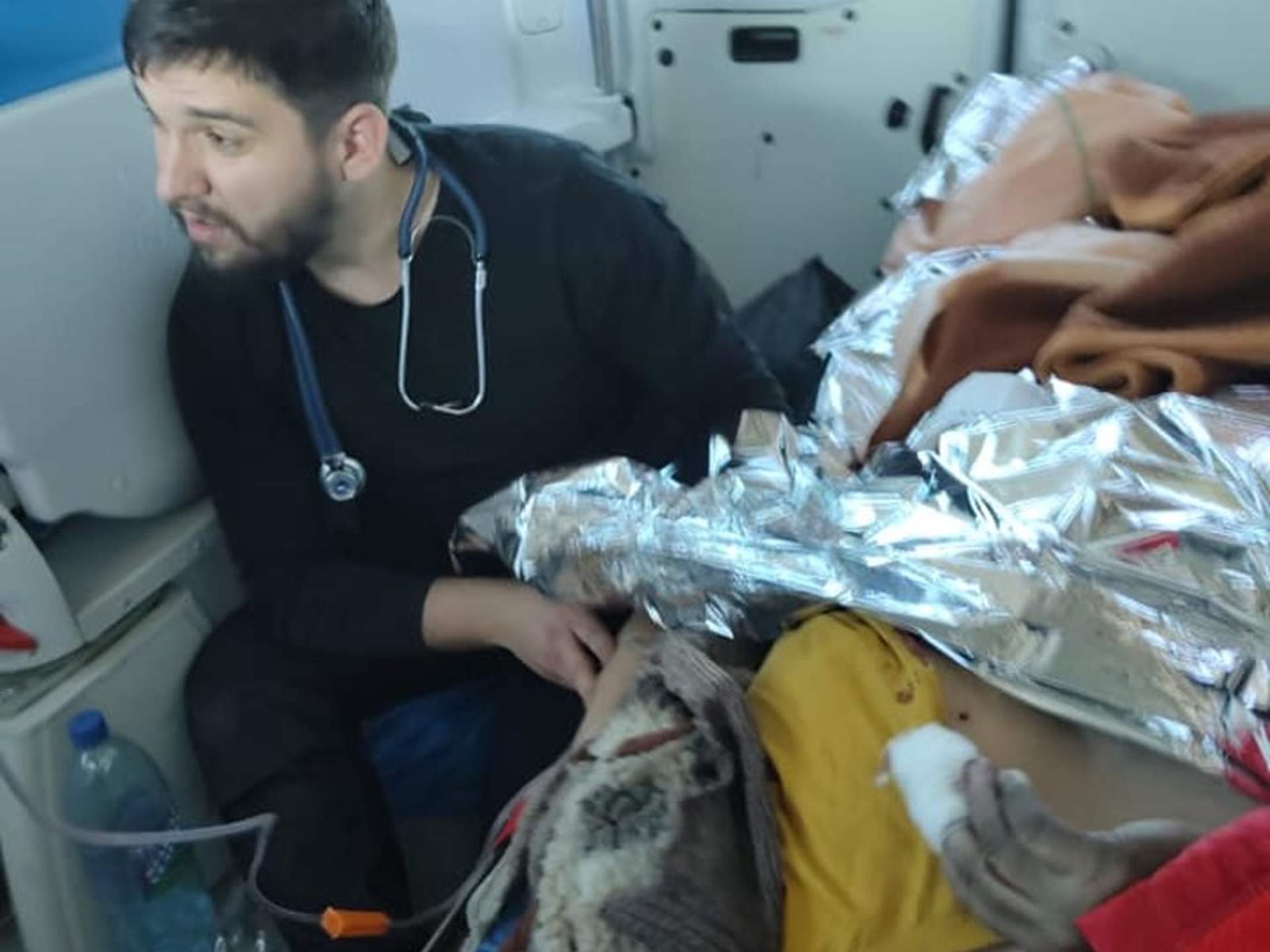 Одеські волонтери врятували жительку Миколаївщини, біля якої здетонував снаряд