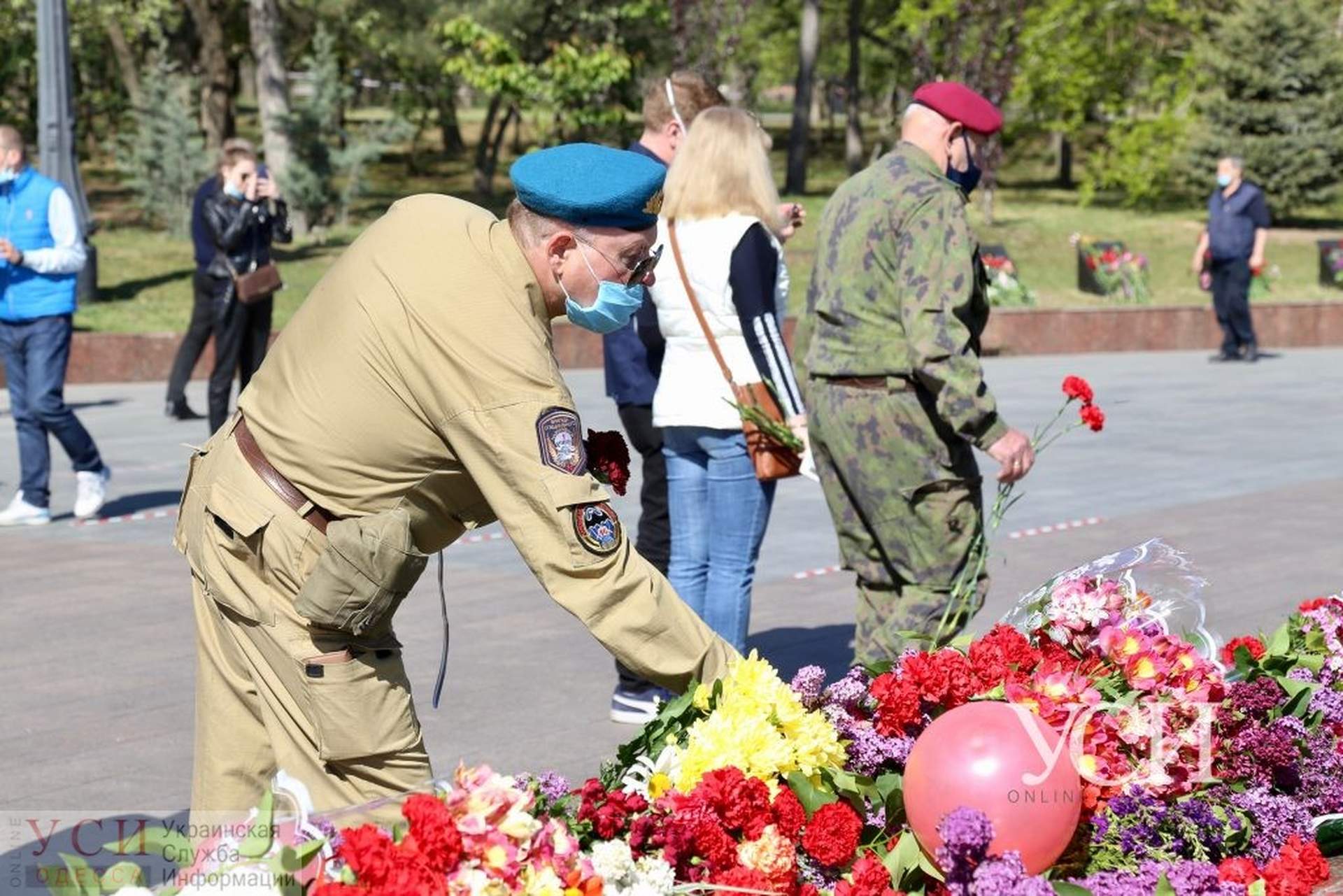 В Одесі відзначили День Перемоги покладанням квітів, та «безсмертним полком» з портретами Шухевича