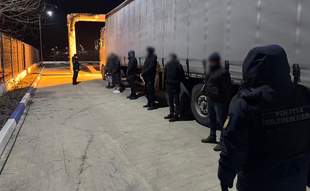 Молдовські митники спіймали шістьох чоловіків, які намагалися перетнути кордон на Одещині